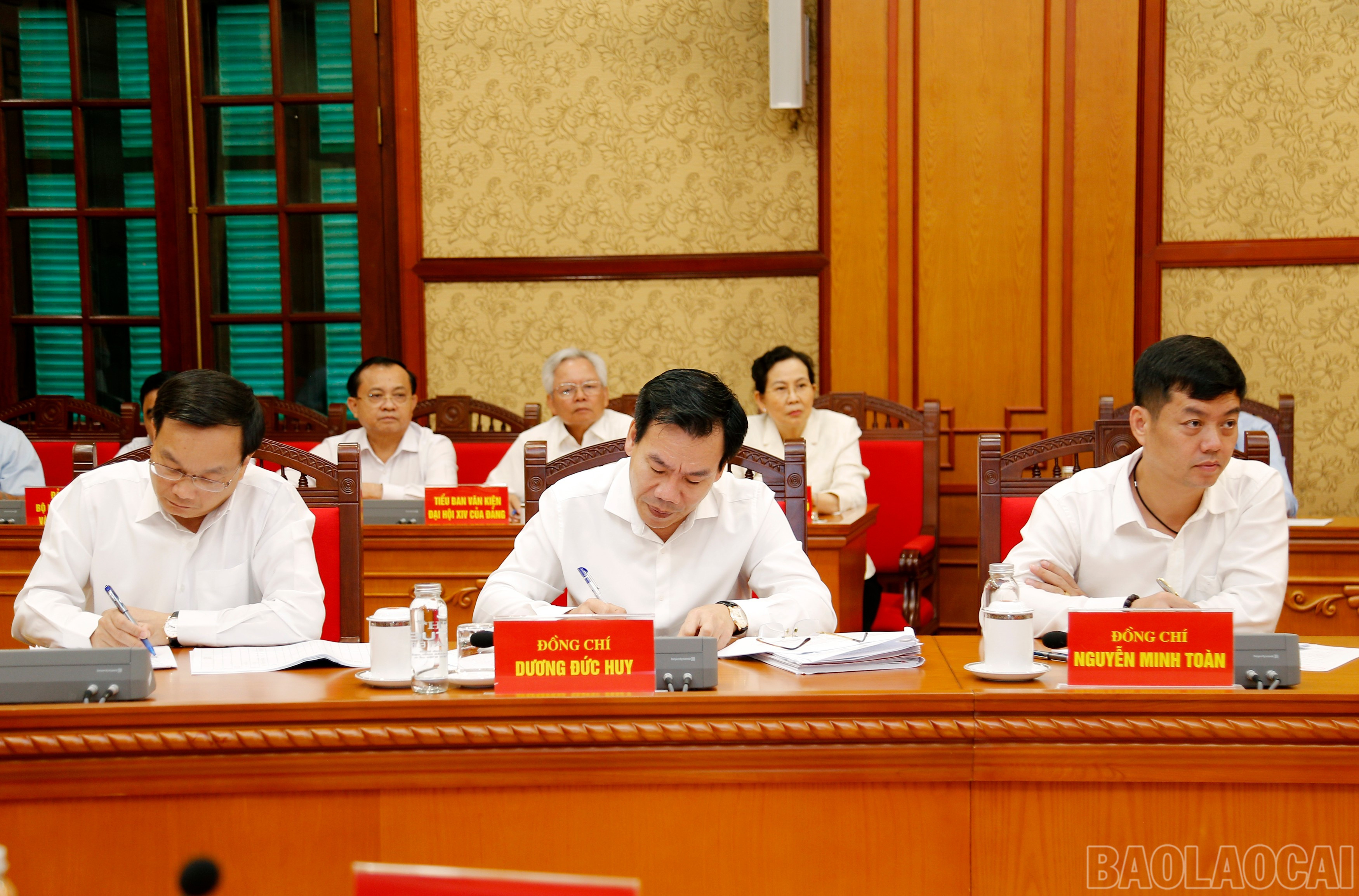 Các đồng chí Thường trực, Ban Thường vụ Tỉnh ủy tham dự buổi làm việc. baolaocai-br_mg-6888.jpg