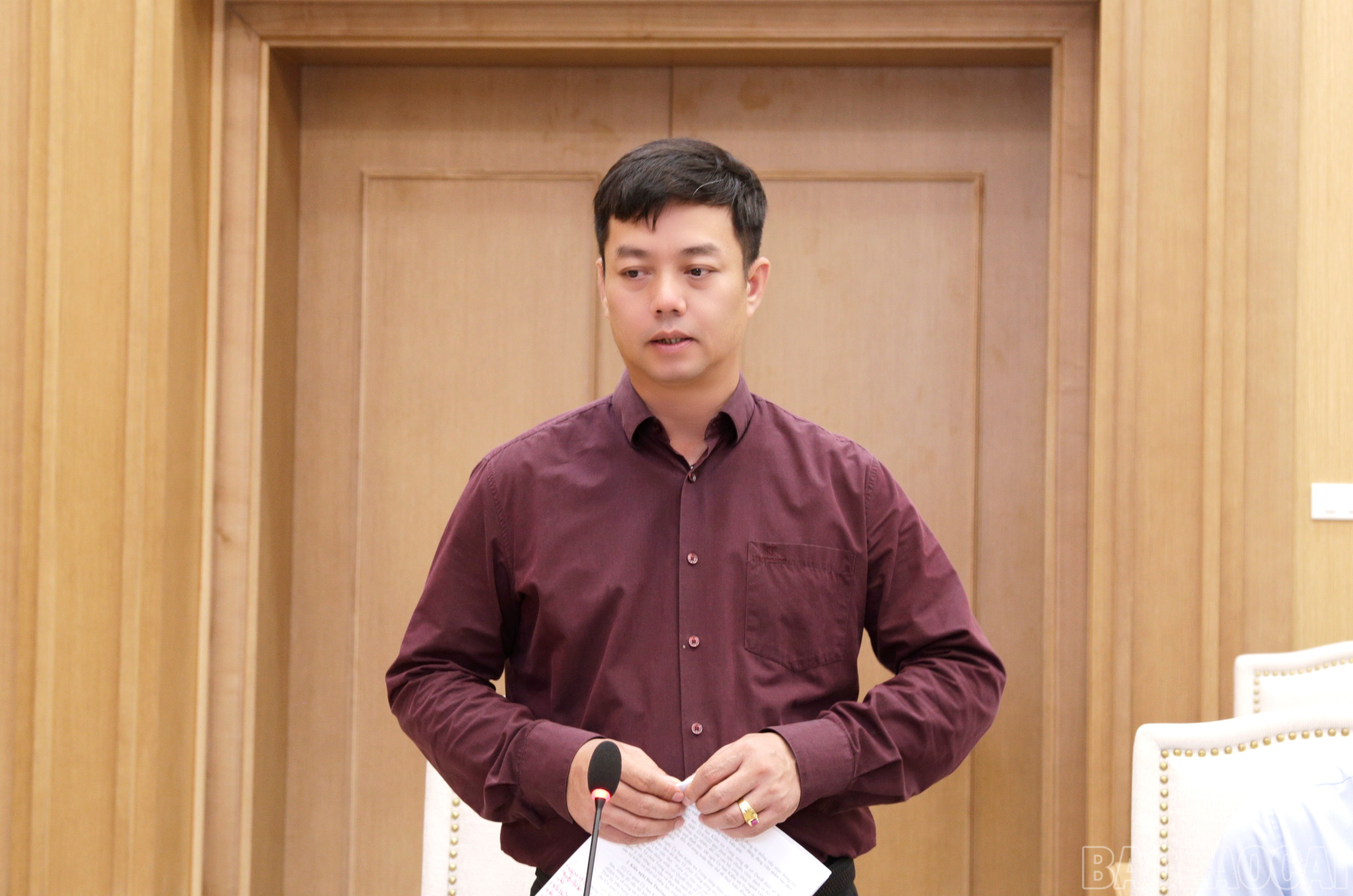 Đồng chí Nguyễn Minh Toàn - Ủy viên Ban Thường vụ, Chủ nhiệm Ủy ban Kiểm tra Tỉnh ủy báo cáo kết quả thực hiện nhiệm vụ 9 tháng năm 2025. baolaocai-br_mg-9654.jpg