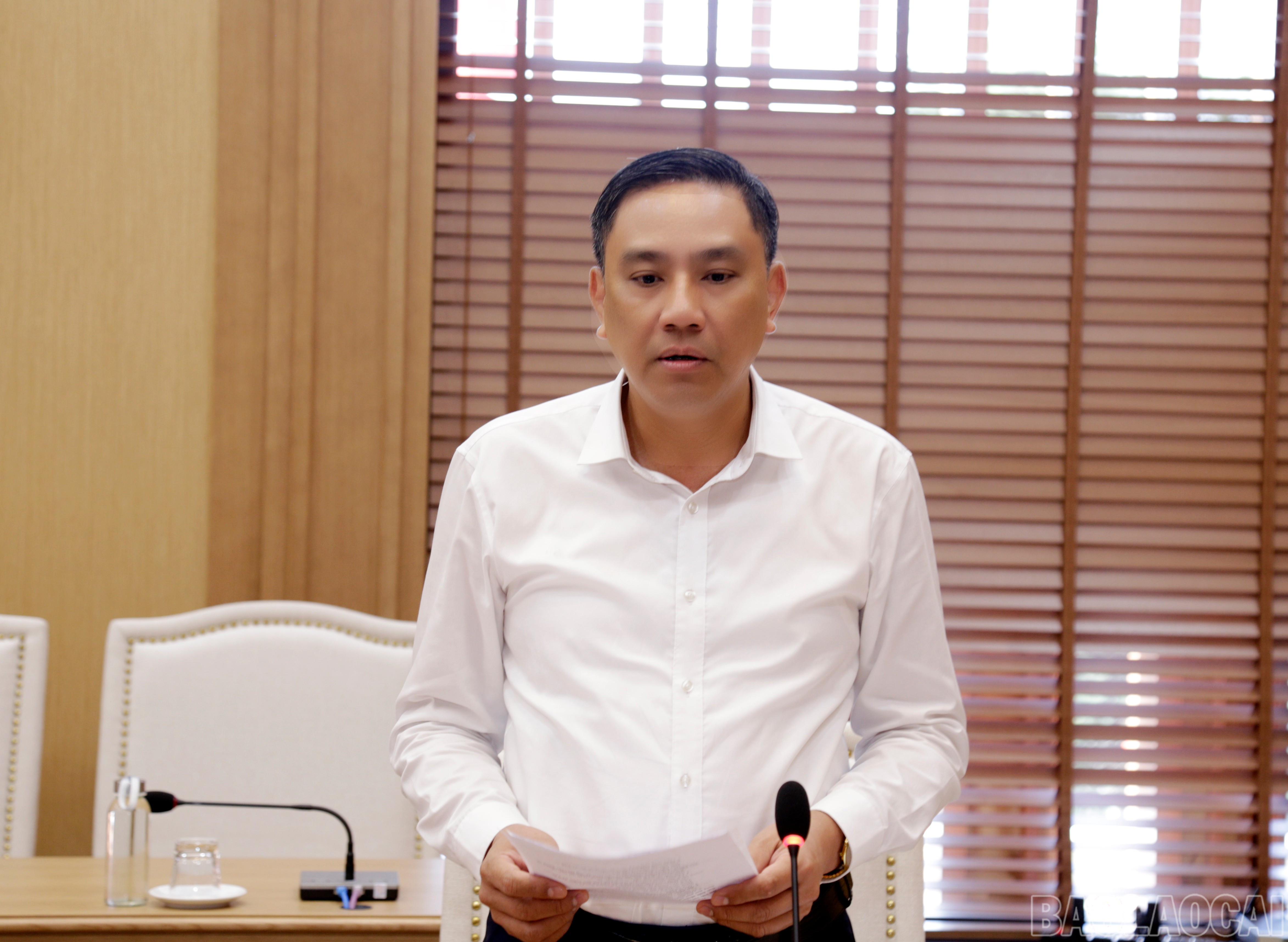 Đồng chí Hoàng Giang - Phó Bí thư Thường trực Tỉnh ủy phát biểu tại buổi làm việc. baolaocai-br_mg-9624.jpg