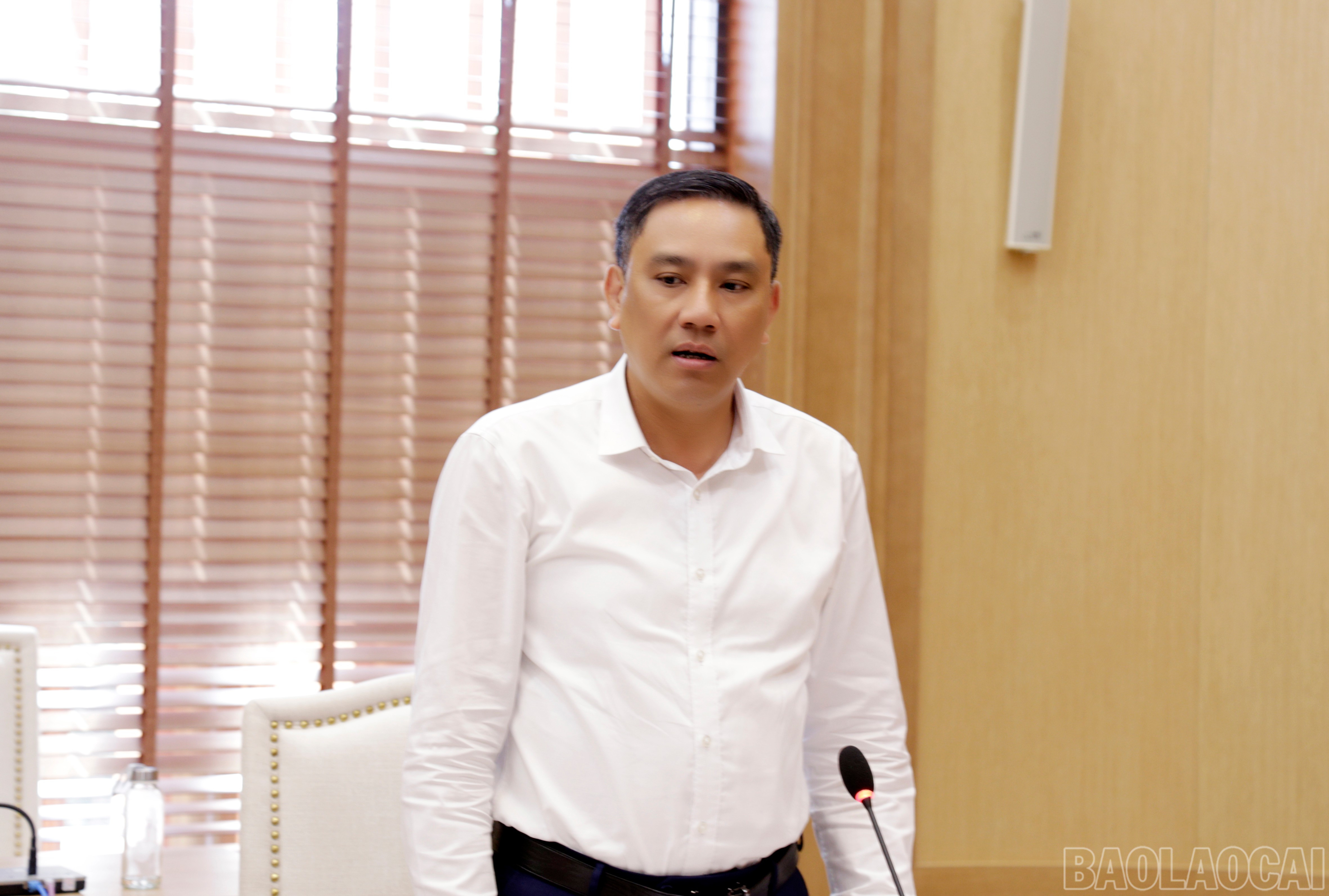 Đồng chí Hoàng Giang - Phó Bí thư Thường trực Tỉnh ủy phát biểu tại buổi làm việc. baolaocai-br_mg-9668.jpg