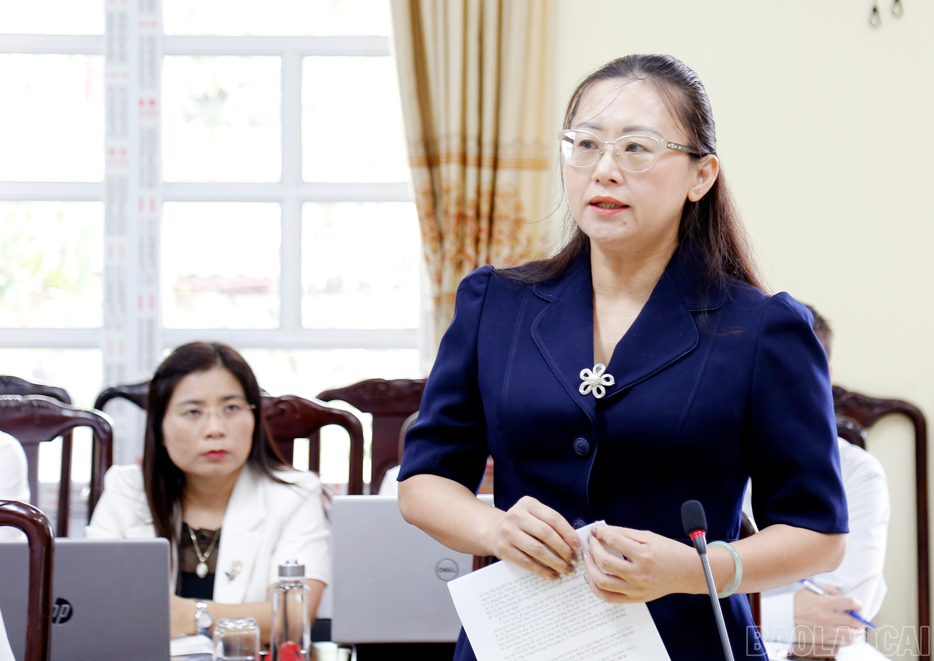 Đồng chí Giàng Thị Dung, Phó Bí thư Tỉnh ủy, Chủ tịch Ủy ban MTTQ tỉnh báo cáo kết quả thực hiện nhiệm vụ của MTTQ và các tổ chức Chính trị - xã hội tỉnh Lào Cai khi thực hiện mô hình chính quyền địa phương 2 cấp baolaocai-br_mg-6643.jpg