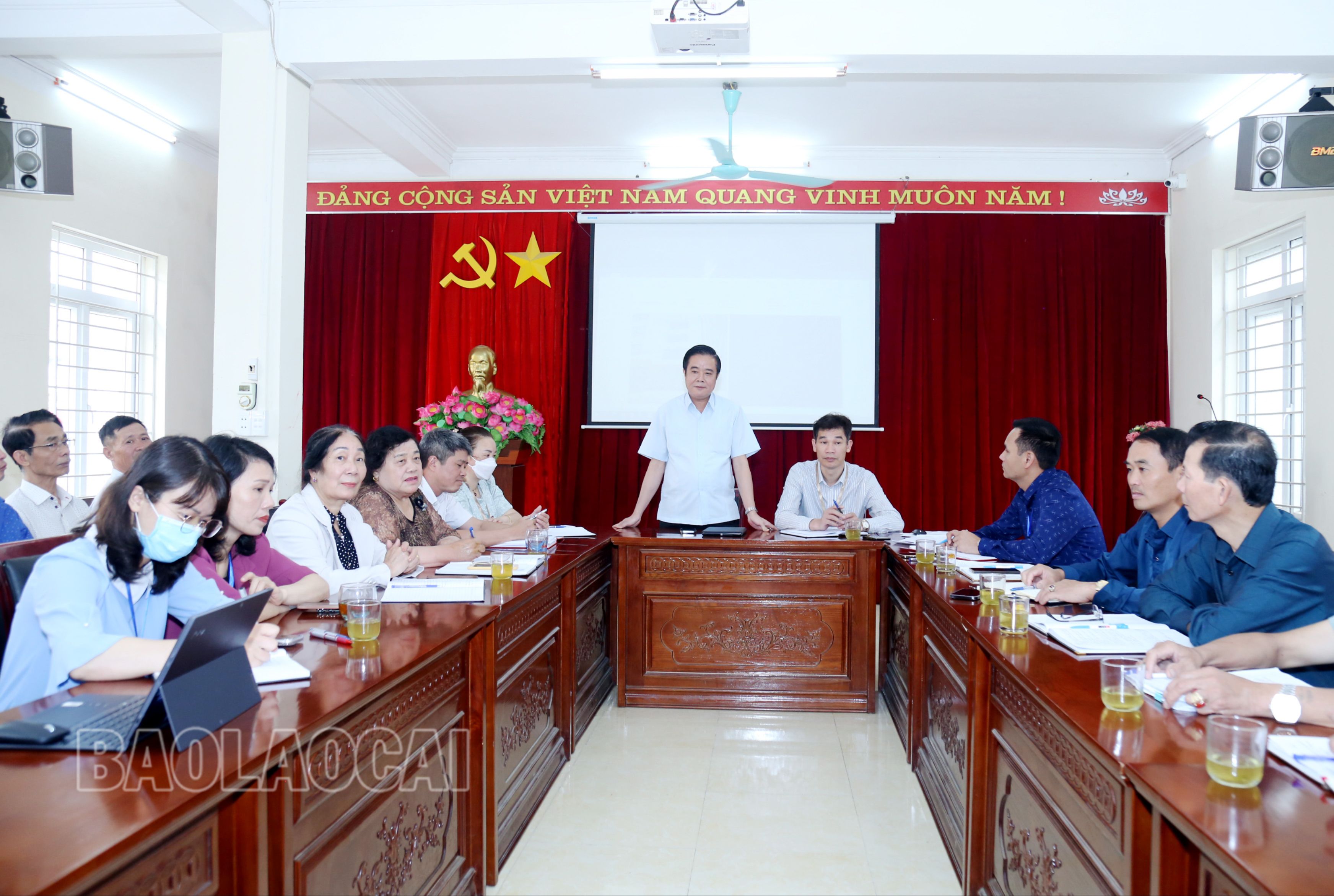 Thường trực Thị ủy Sa Pa làm việc với Đảng bộ phường Hàm Rồng về công tác xây dựng Đảng. IMG_9477.JPG