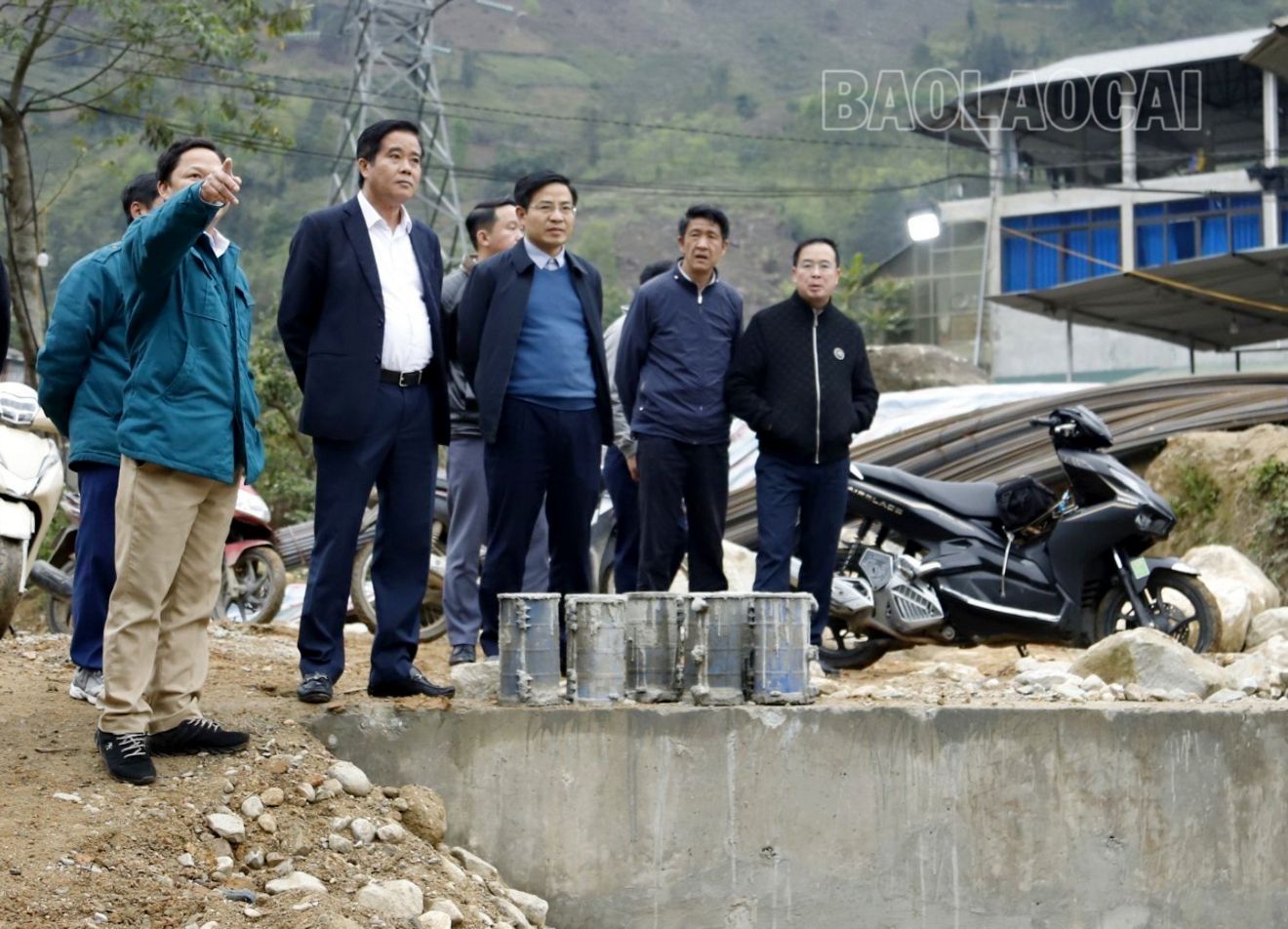 Hướng về cơ sở, quan tâm an sinh xã hội, giảm nghèo bền vững vì một Sa Pa phát triển hài hòa là phương châm lãnh đạo của Đảng bộ thị xã hiện nay. Ảnh: Thanh Hải (Ban Tuyên giáo Thị ủy Sa Pa). z4665262890127_6896b86b70b13e1cbd2c997e9ef836a8.jpg