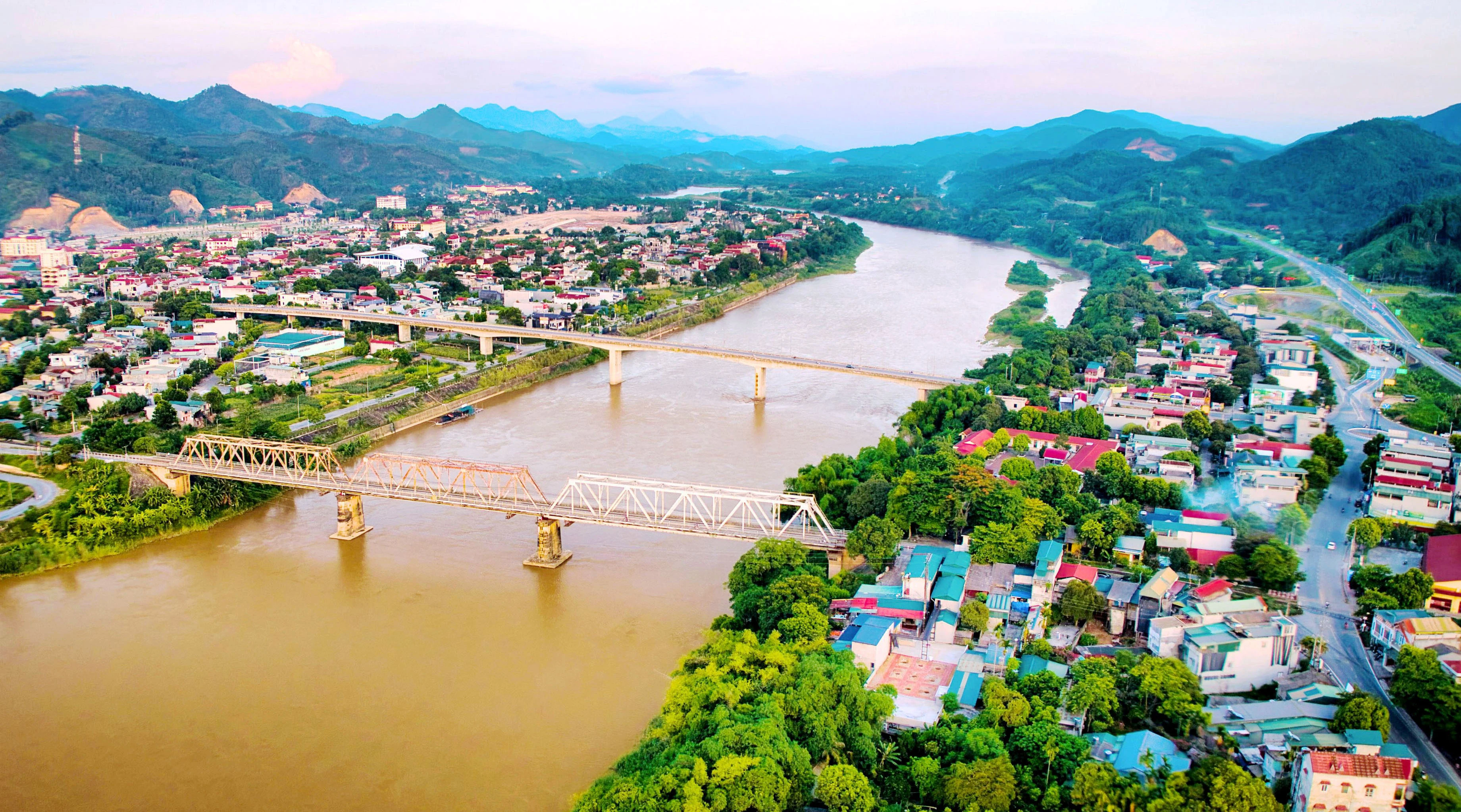 Thị trấn Phố Lu - vóc dáng của thị xã trong tương lai gần. Ảnh: Duy Trinh.