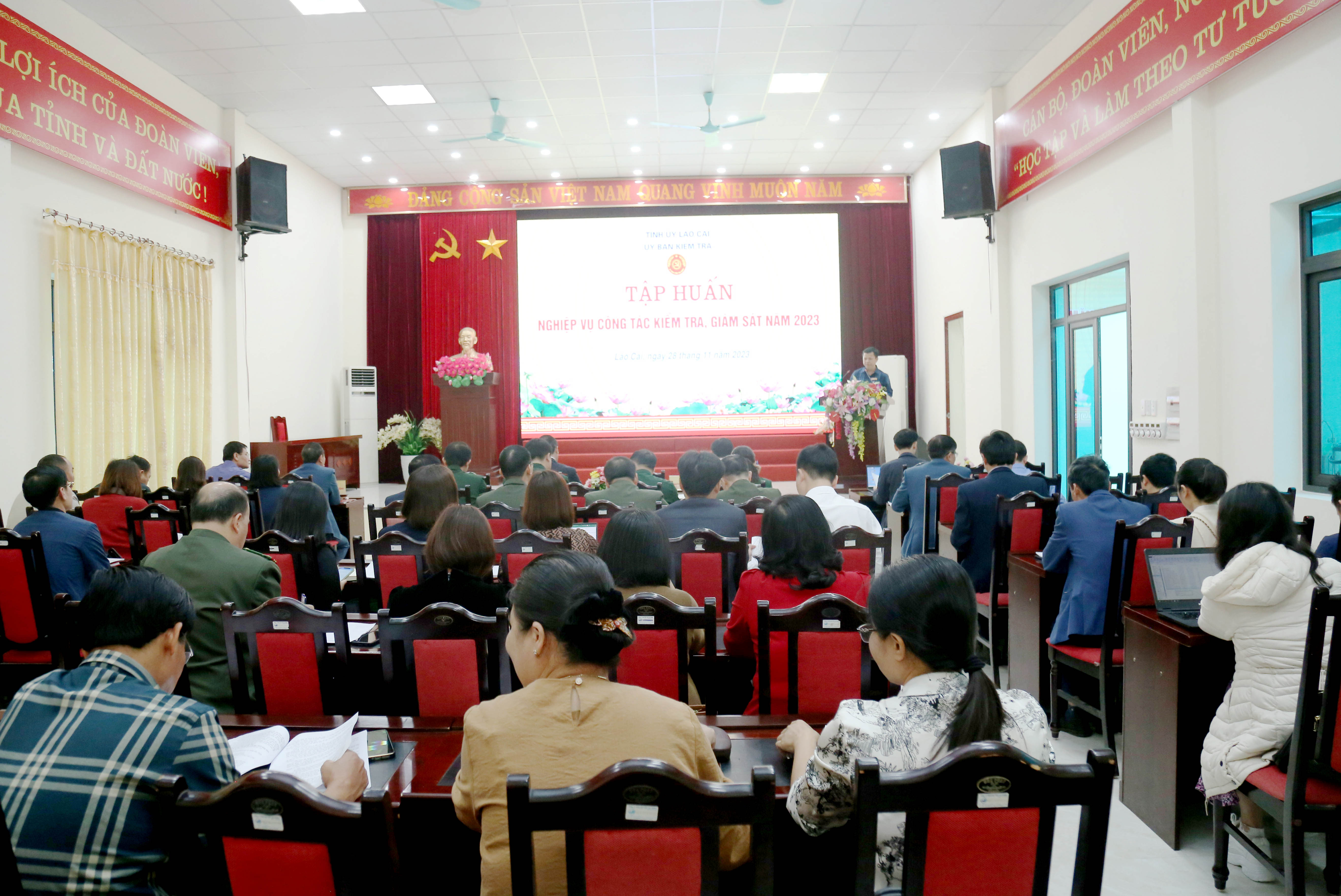 Hơn 100 học viên tham gia lớp tập huấn nghiệp vụ. IMG_9569.JPG