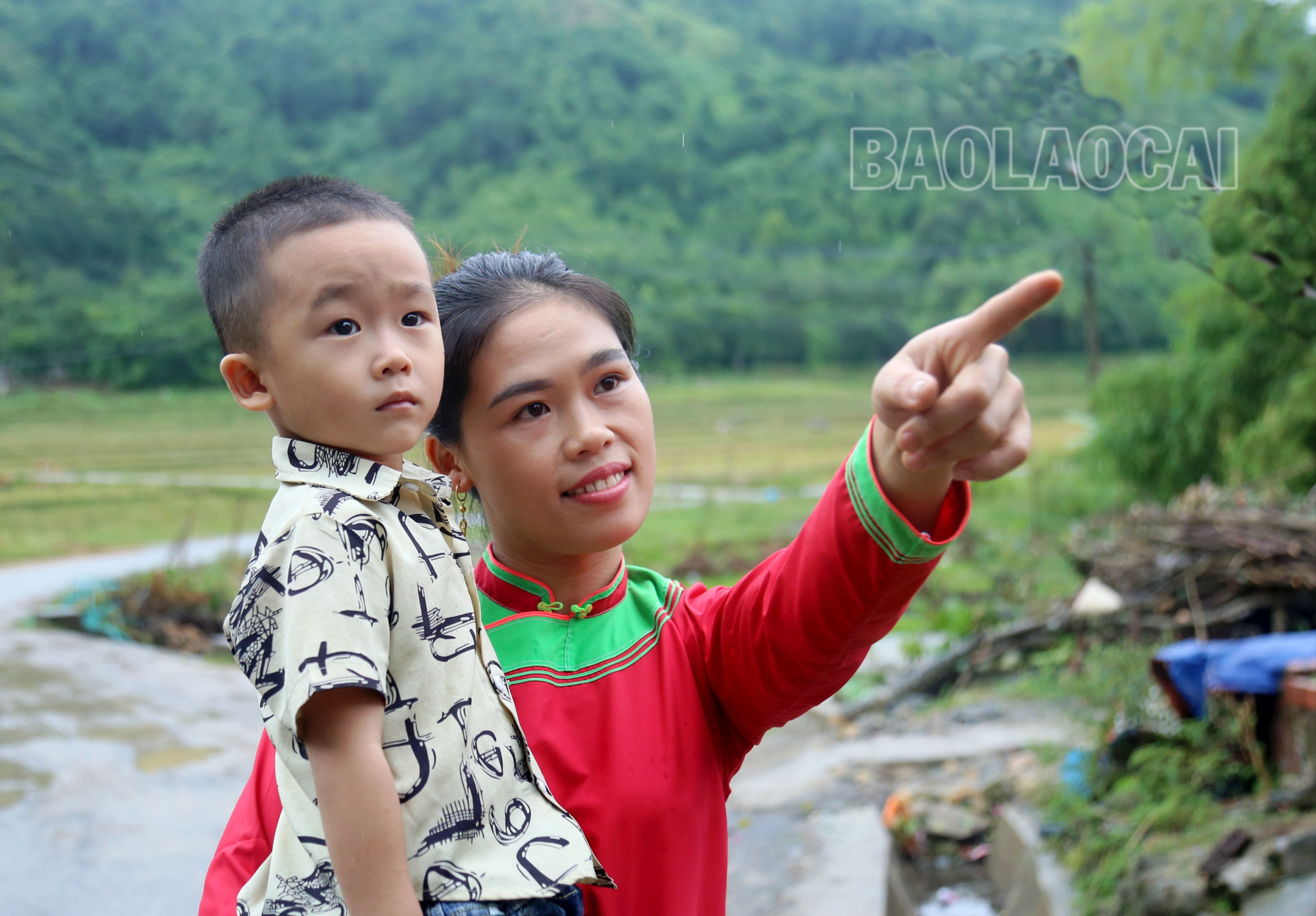 Phụ nữ xã Cốc San lấy sự yêu thương để bảo vệ bình quyền và bảo vệ trẻ em. IMG_8431.JPG