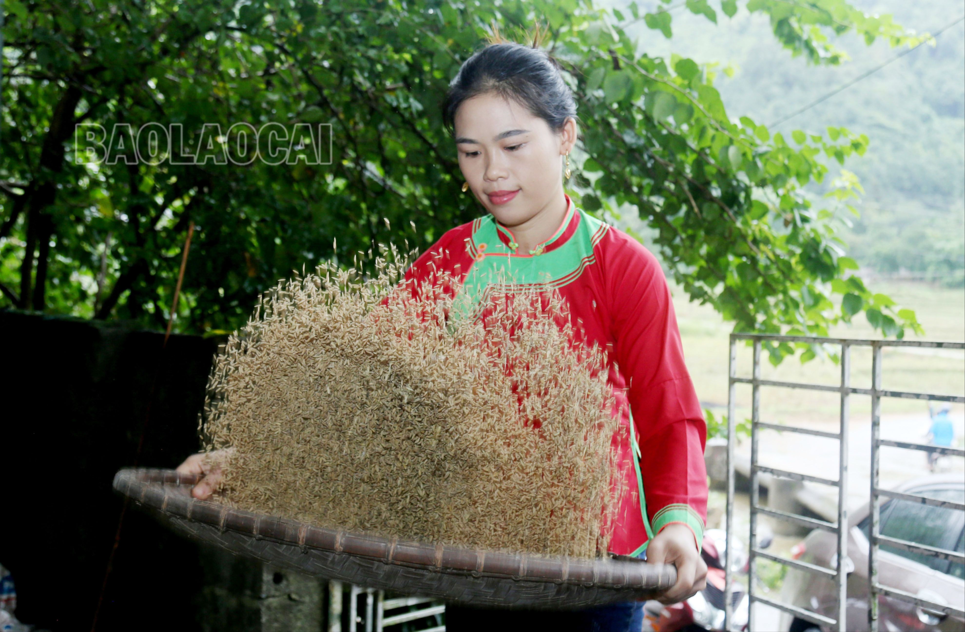 Nhiều phụ nữ ở xã Cốc San được biết tới bởi sự đôn hậu, đảm đang. IMG_8397.JPG