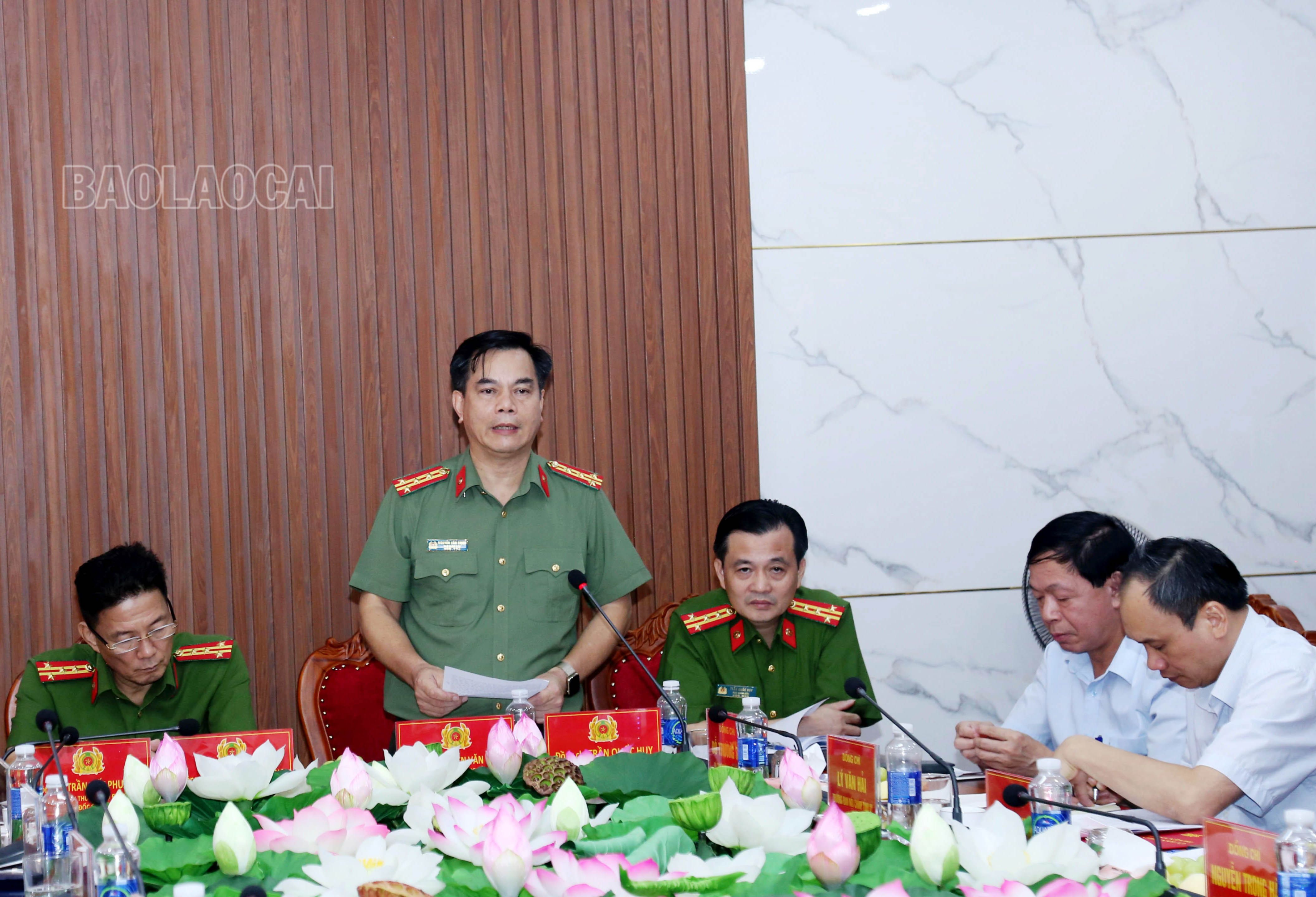Các đồng chí Ủy viên Ban Thường vụ Đảng ủy Công an tỉnh phát biểu. IMG_7784.JPG
