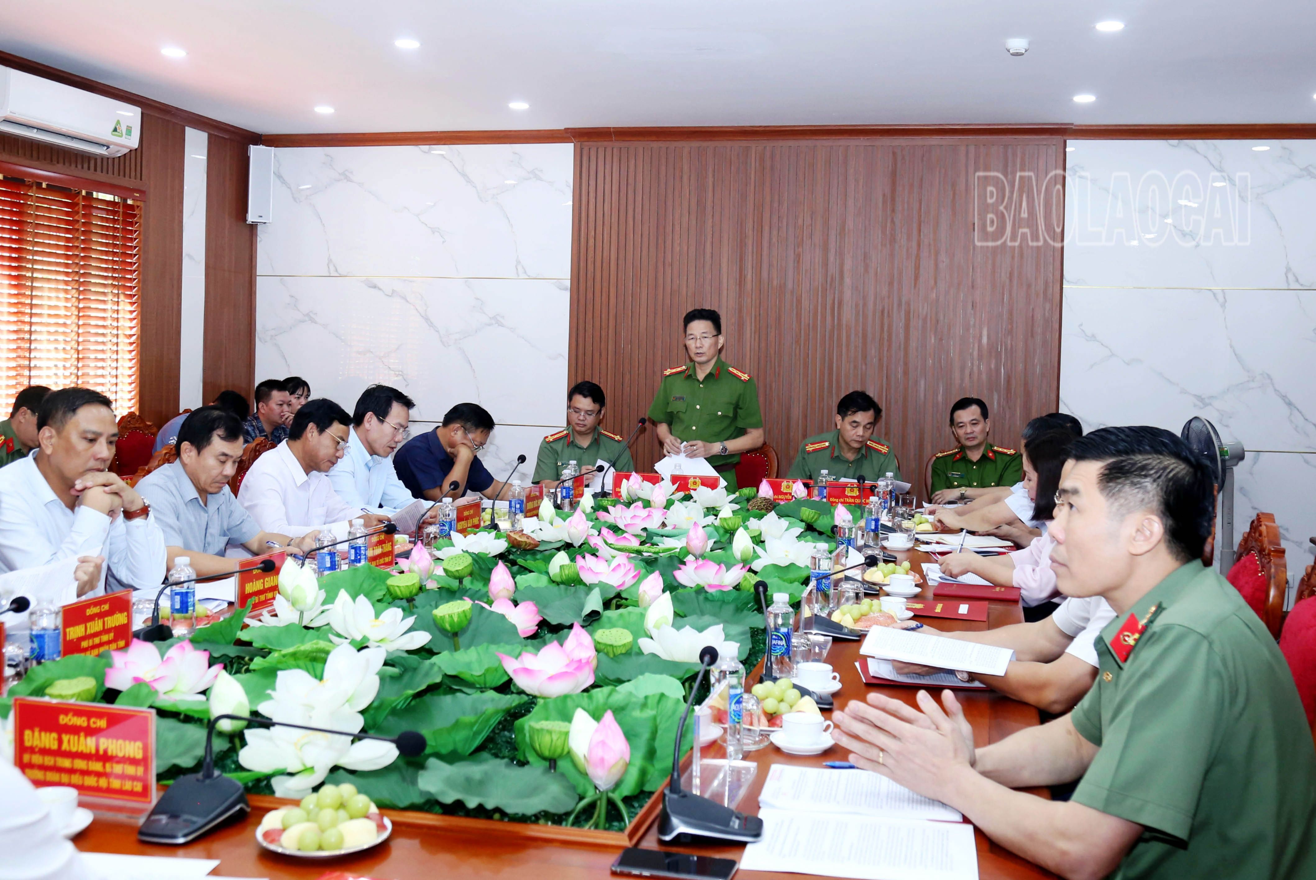 Các đồng chí Ủy viên Ban Thường vụ Đảng ủy Công an tỉnh phát biểu. IMG_7768.JPG