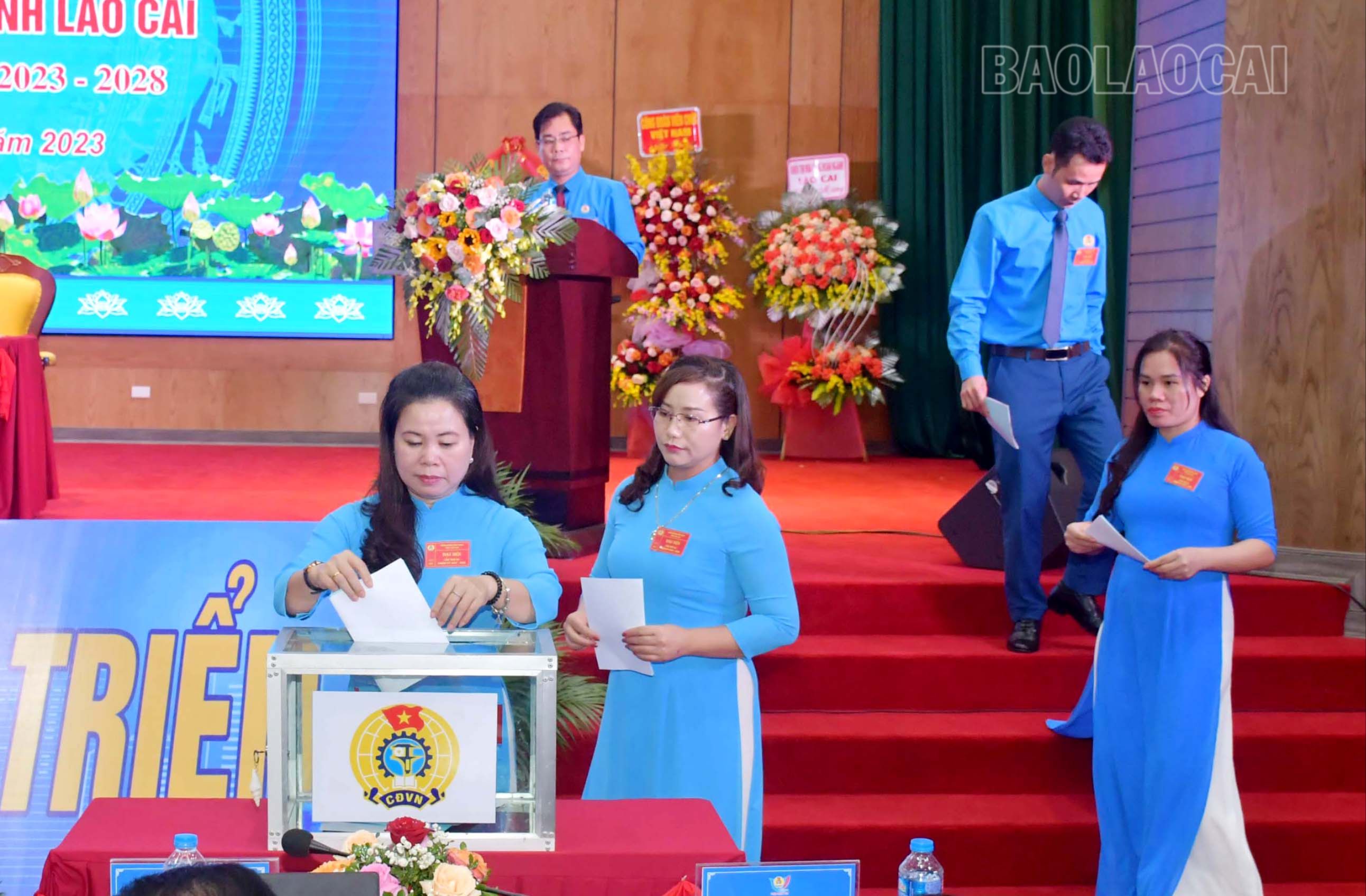Bỏ phiếu bầu Ban Chấp hành tại Đại hội Công đoàn viên chức tỉnh Lào Cai, nhiệm kỳ 2023 - 2028. DSC_1167.JPG
