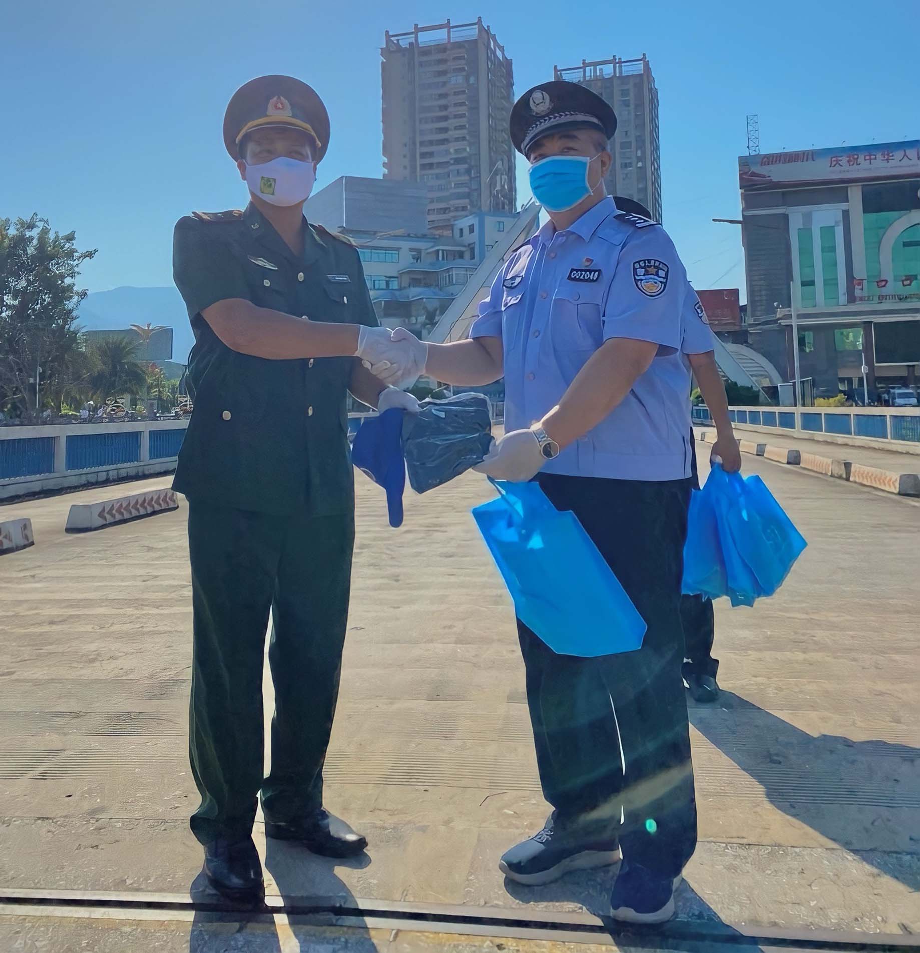 Trung tá Đinh Quang Chính luôn nêu cao tinh thần, trách nhiệm của người đảng viên Đảng Cộng sản trong thực thi chức trách, nhiệm vụ được giao. ck3.jpg