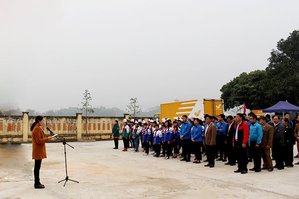 Giáo dục truyền thống cho thế hệ trẻ là nhiệm vụ thường xuyên, liên tục. (Ảnh: Thanh niên Lào Cai thăm Khu di tích Soi Cờ, xã Gia Phú, huyện Bảo Thắng) GP11.jpg