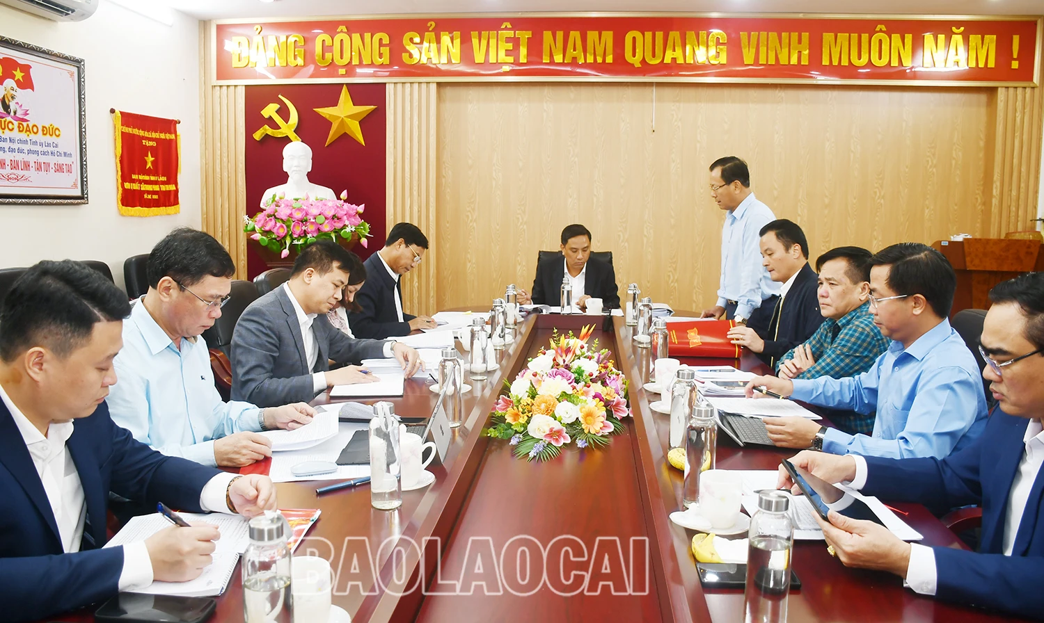 Quang cảnh tại Tổ thảo luận số 4.jpg