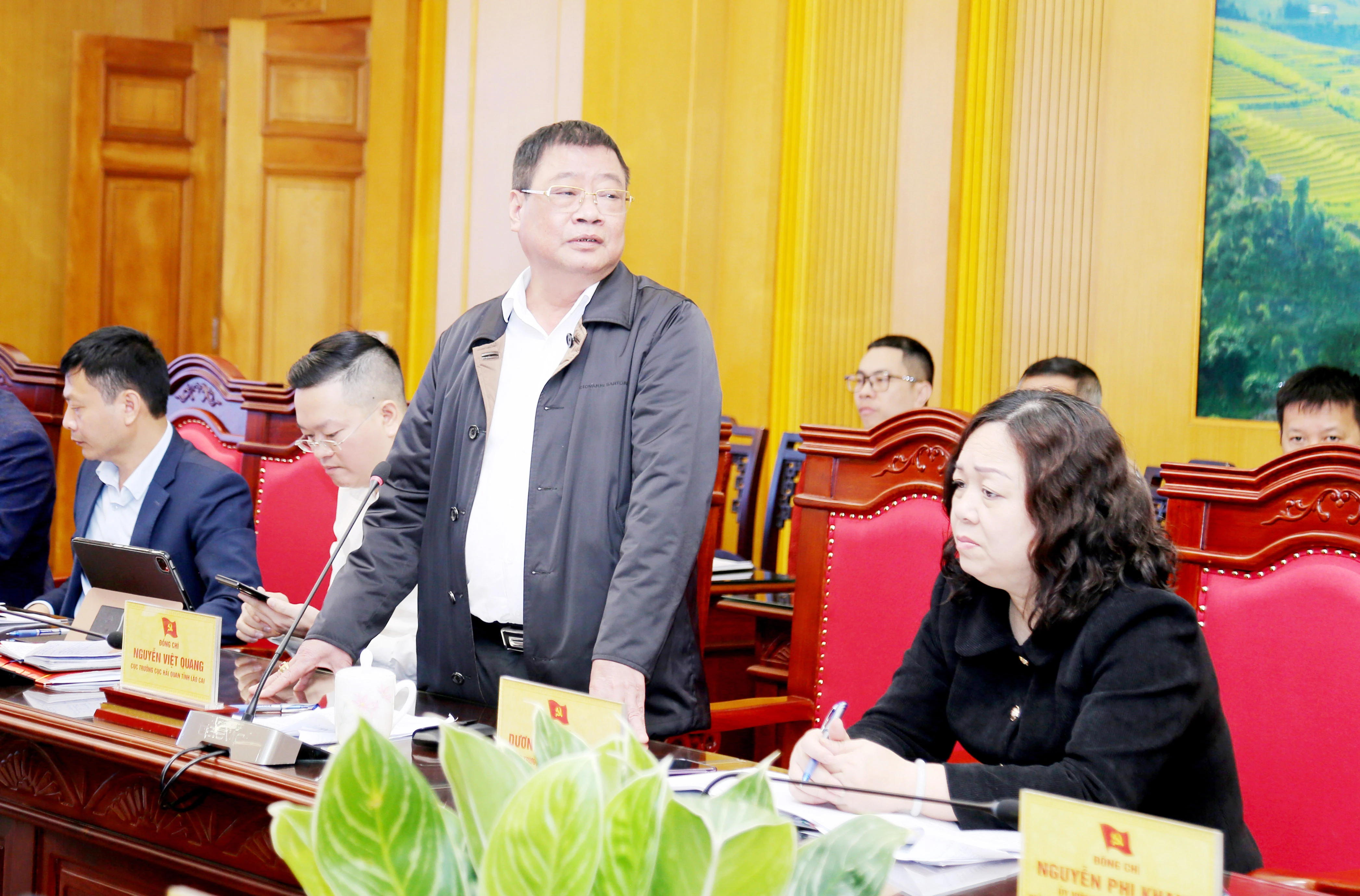 Cục trưởng Hải quan tỉnh nêu ý kiến.