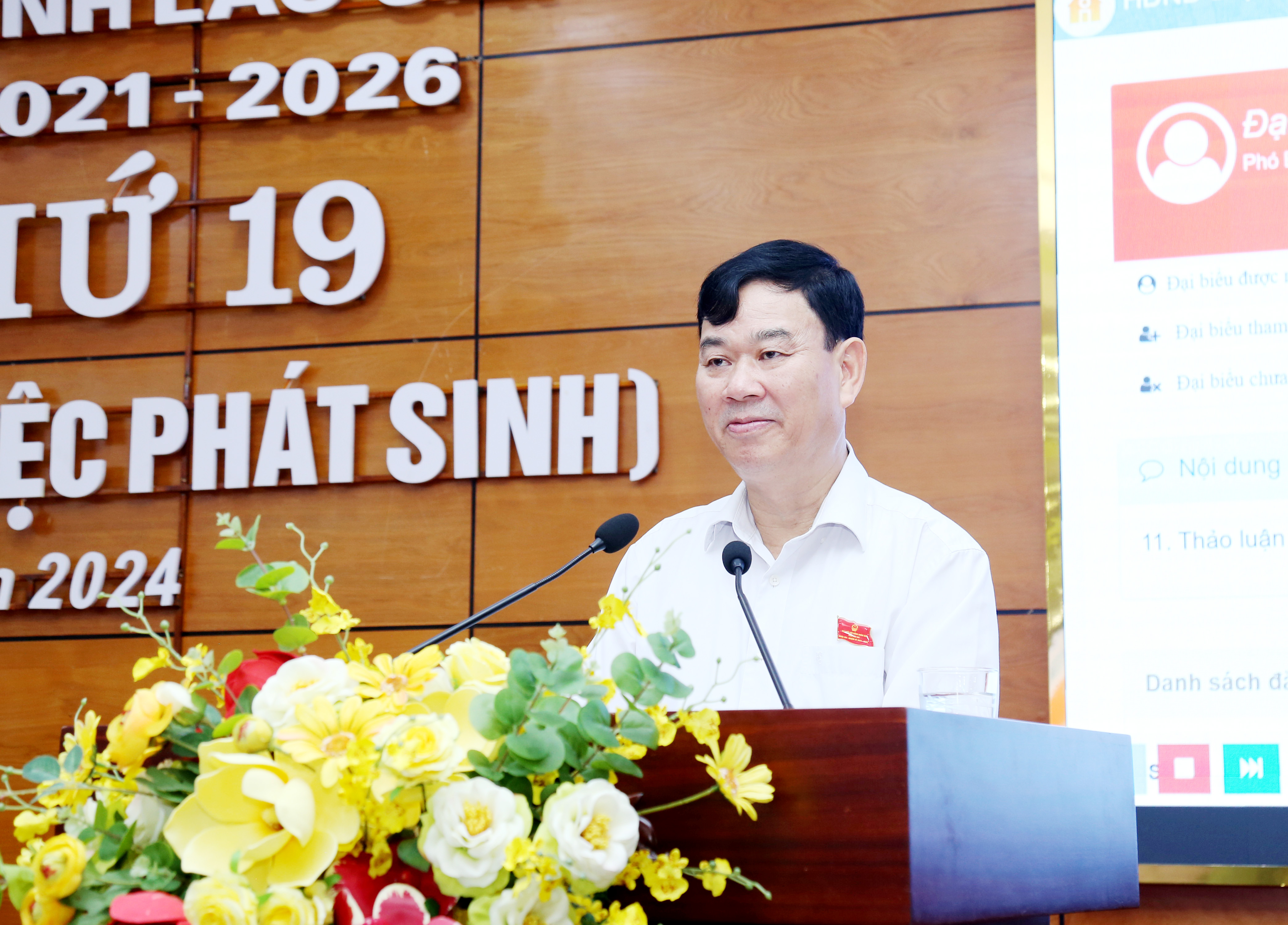 Đồng chí Phó Chủ tịch Thường trực HĐND tỉnh gợi ý các nội dung thảo luận. IMG_8753.JPG
