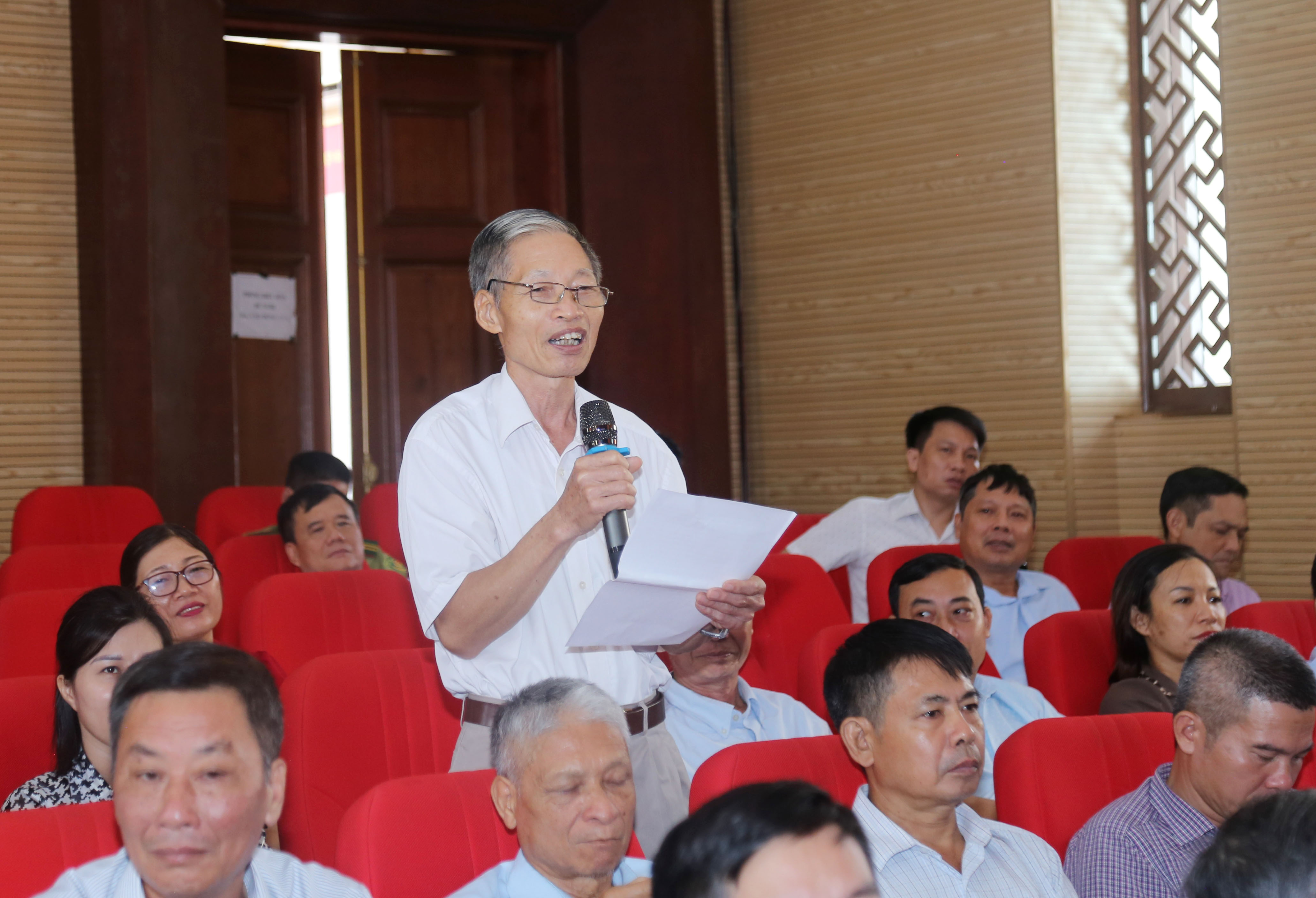 Cử tri kiến nghị về xử lý vỏ chai, bao bì thuốc bảo vệ thực vật. IMG_0742.JPG