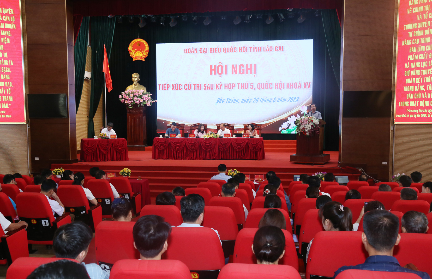 Quang cảnh Hội nghị tiếp xúc cử tri. IMG_0765.JPG