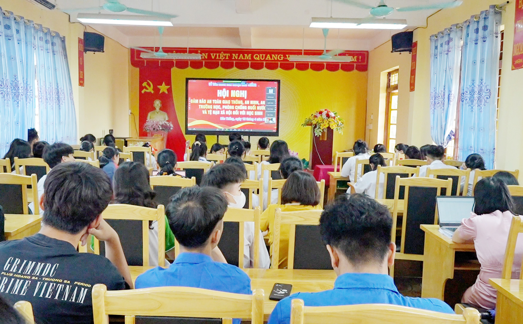 Học sinh Trường THPT Số I huyện Bảo Thắng tham gia hội nghị trực tuyến. C1393.00_07_09_11.Still003.jpg