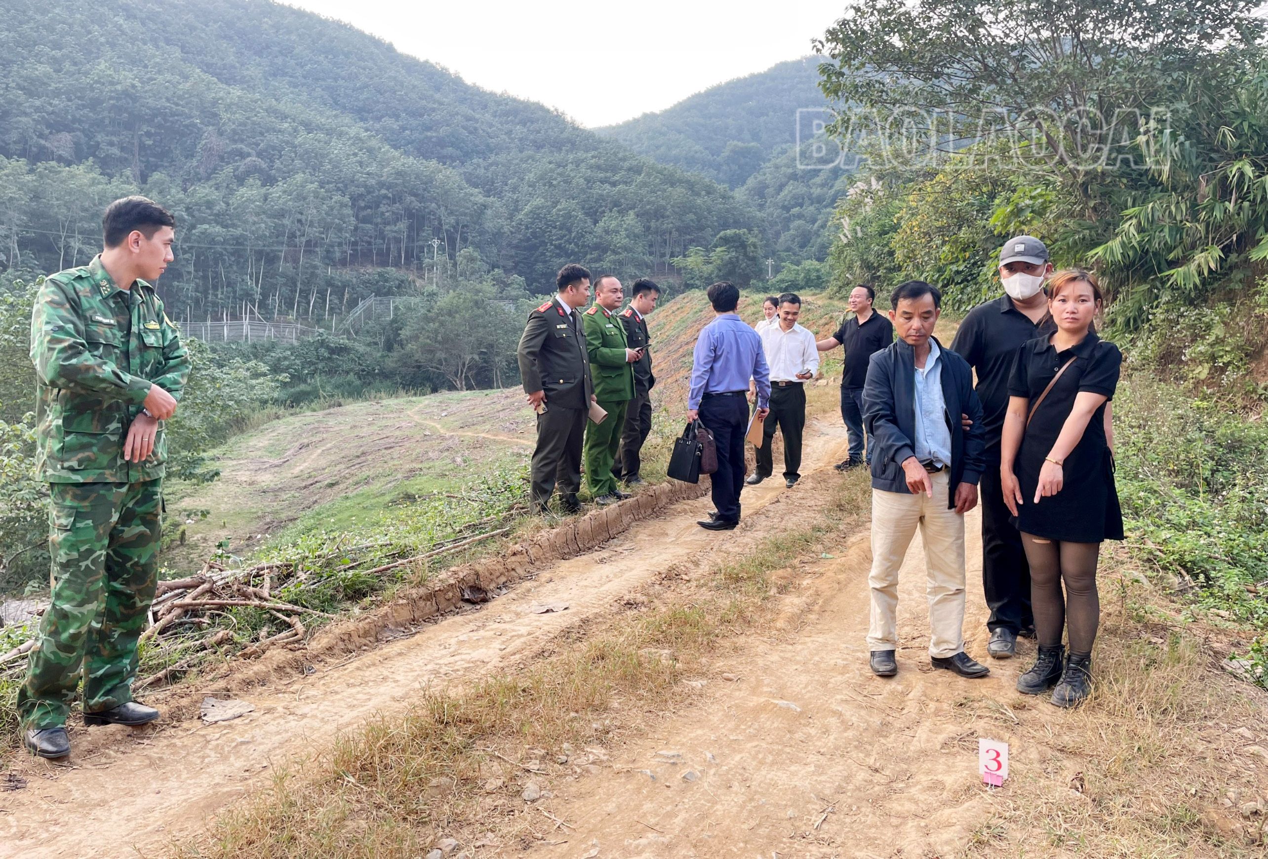 Dựng lại hiện trường vụ việc phạm pháp hình sự chiều 15/12 tại xã Bản Phiệt. z4978268343320-a798a6113d3dc6cea169bcb4b99a50a9-7178-4127.jpg