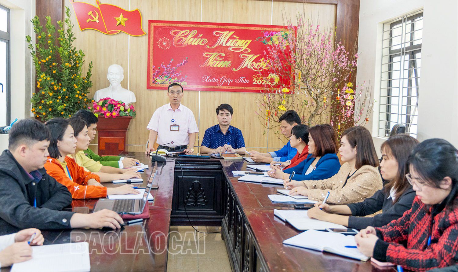 Xã Cốc San triển khai nhiệm vụ ngày đầu xuân. z5165389957110_696aeacbd1da525d35fcb8851c37074b.jpg