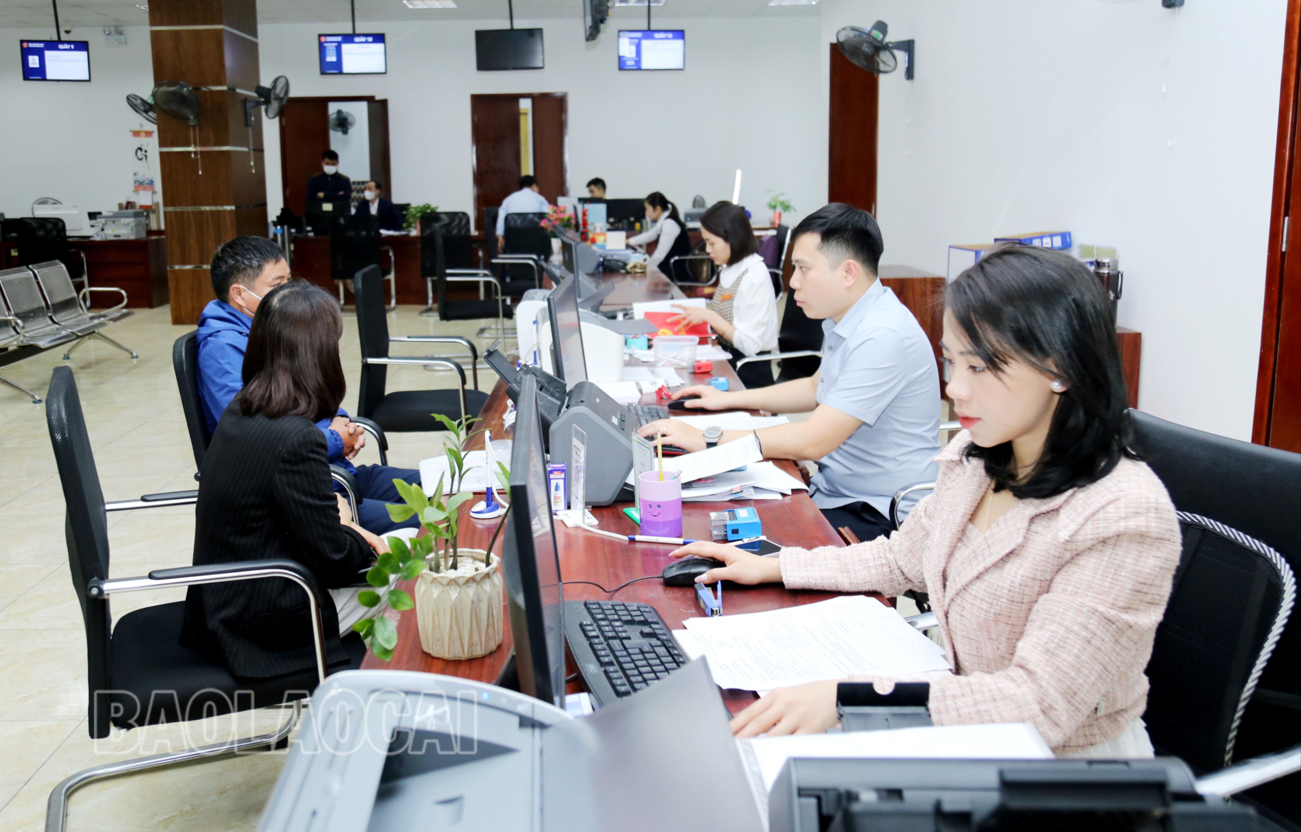 Ngày làm việc đầu năm tại Trung tâm Phục vụ hành chính công tỉnh. IMG_5100.JPG