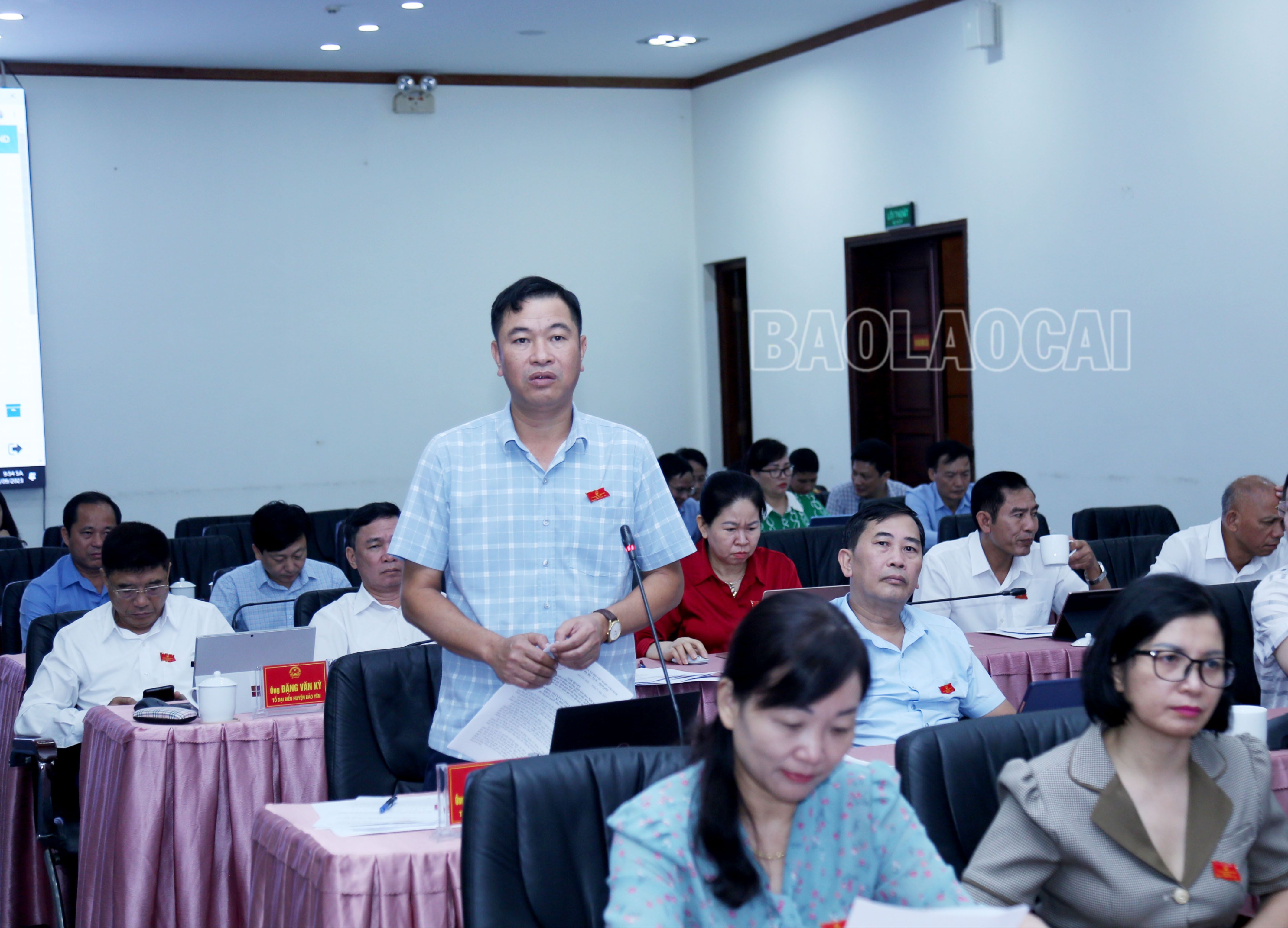 Đại biểu huyện Bát Xát nêu ý kiến. IMG_5623.JPG
