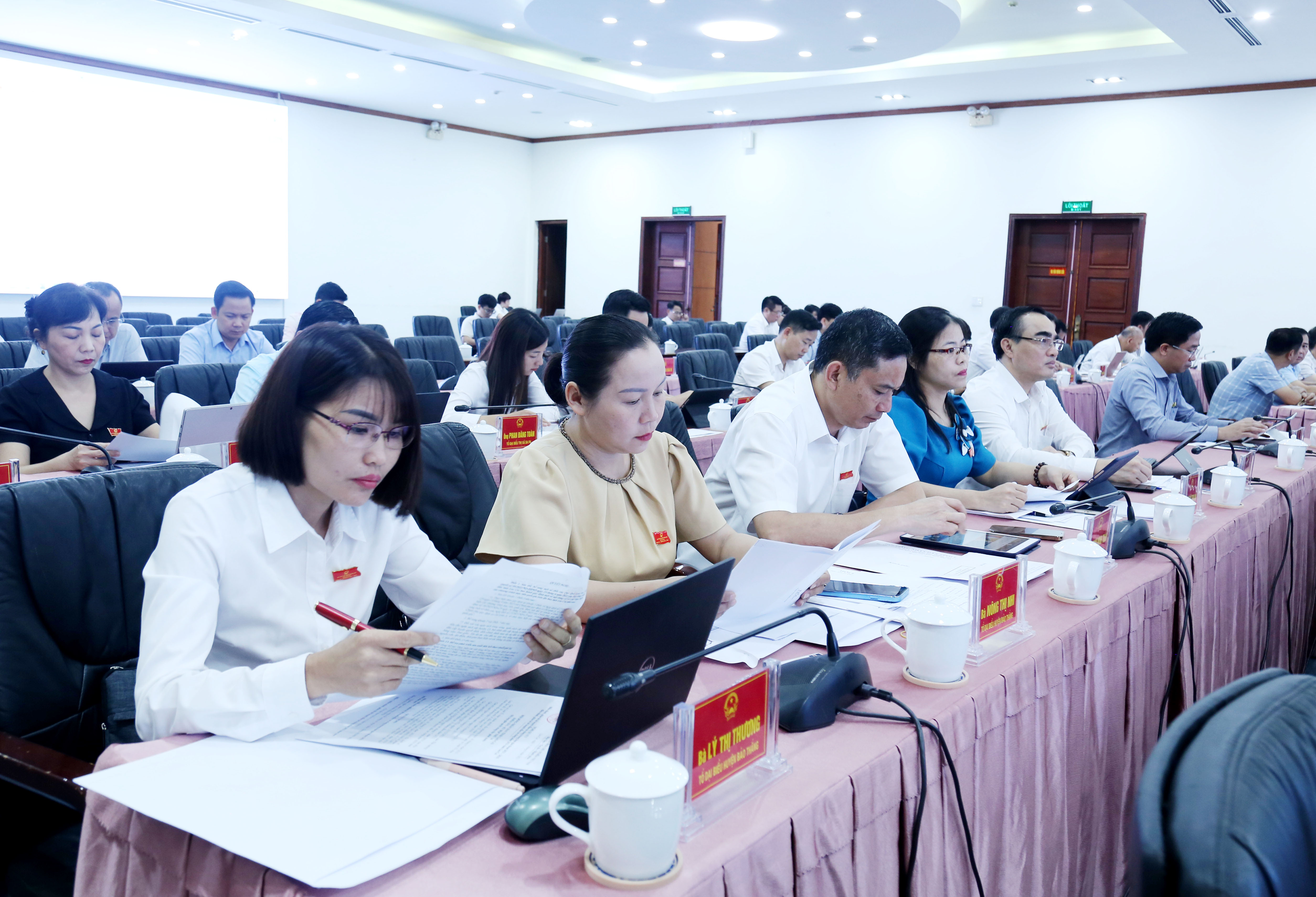 Các đại biểu HĐND tỉnh tham dự kỳ họp 14. IMG_5566.JPG