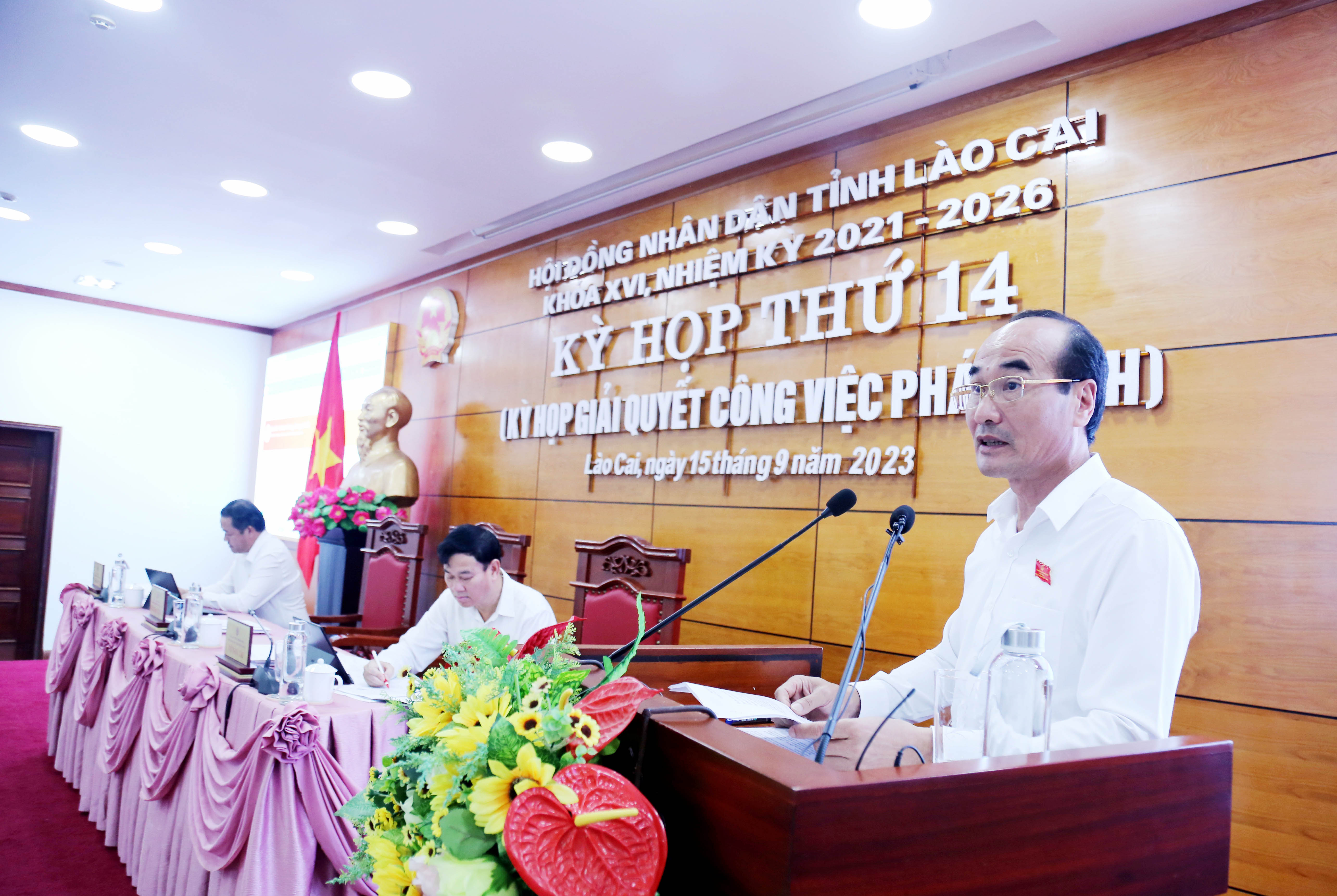 Đồng chí Phó Bí thư Thường trực Tỉnh ủy, Chủ tịch HĐND tỉnh Vũ Xuân Cường phát biểu khai mạ c kỳ họp. IMG_5536.JPG