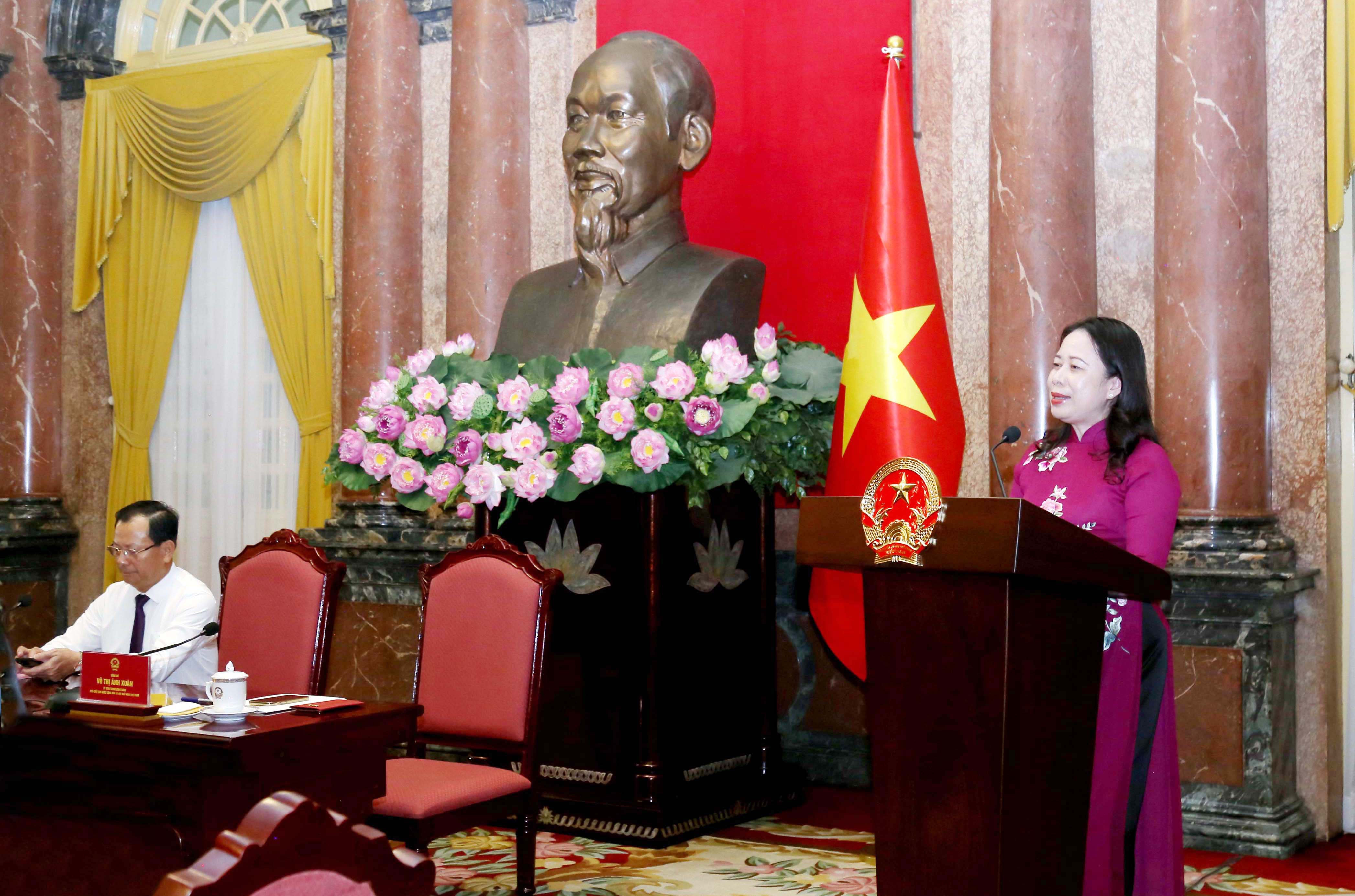 Đồng chí Phó Chủ tịch nước Võ Thị Ánh Xuân phát biểu tại buổi gặp mặt. IMG_6204.JPG