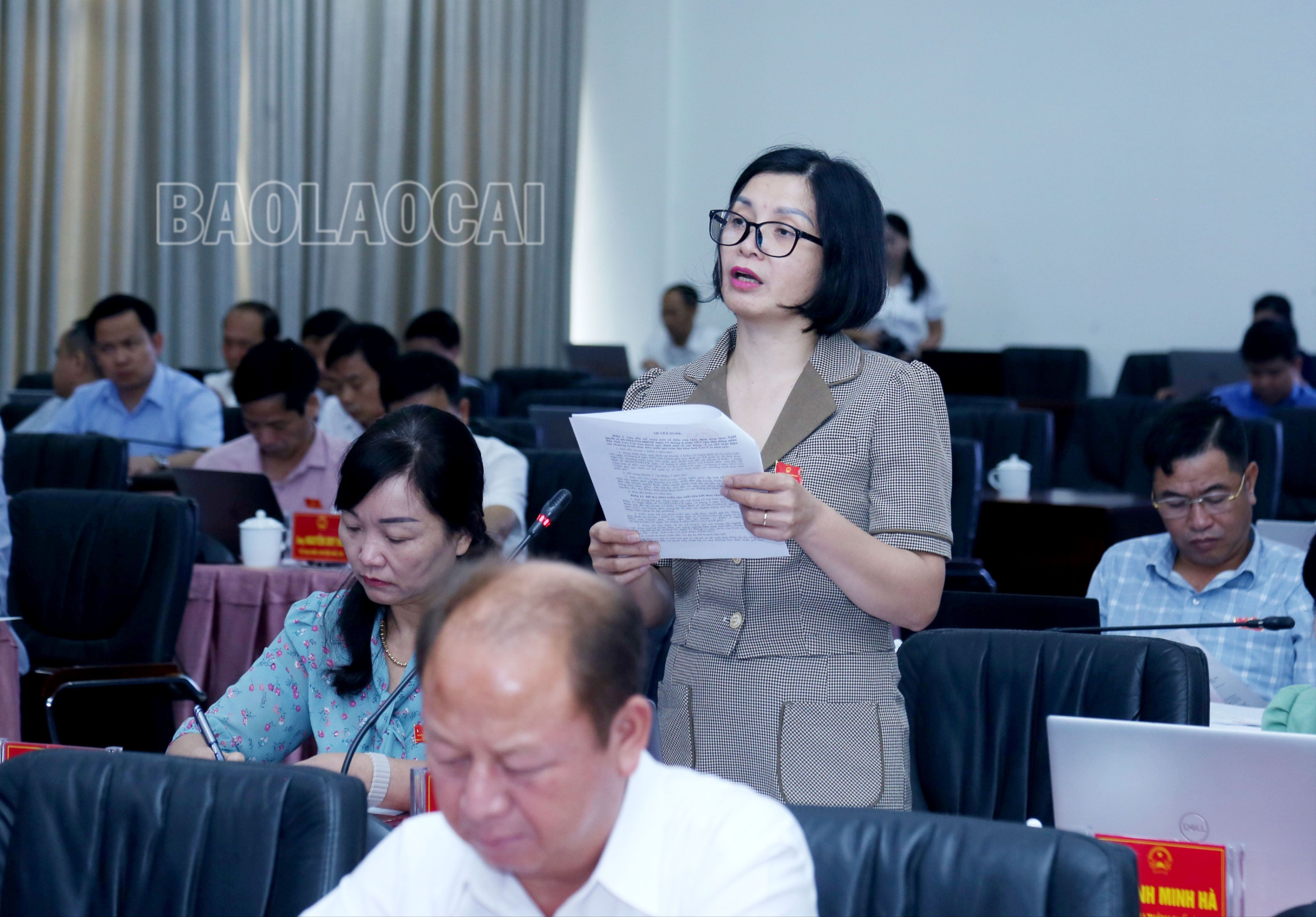 Đại diện tổ đại biểu HĐND thành phố Lào Cai nêu ý kiến. IMG_5606.JPG