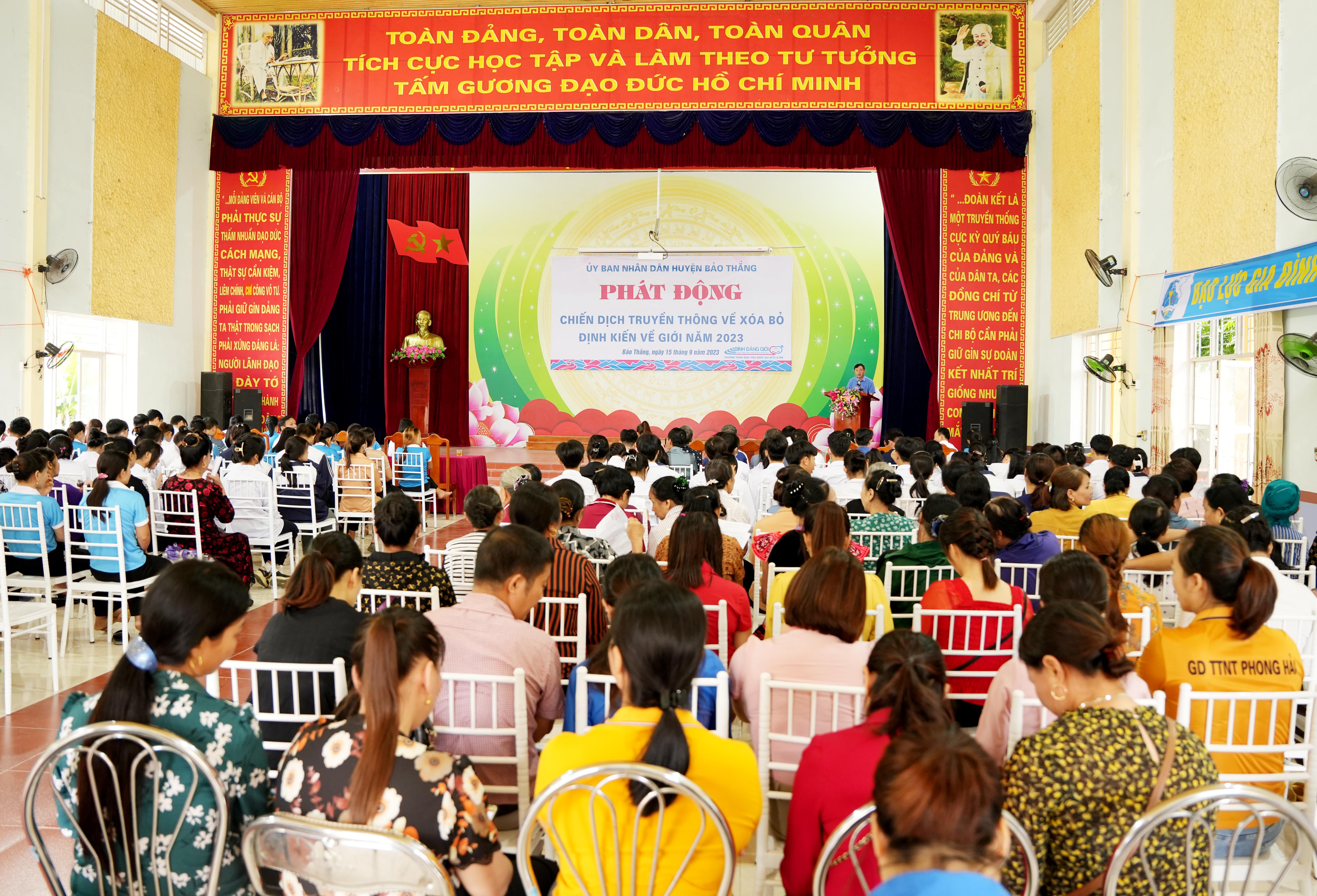 Quang cảnh Lễ phát động. 4.Toàn cảnh lễ phát động.JPG