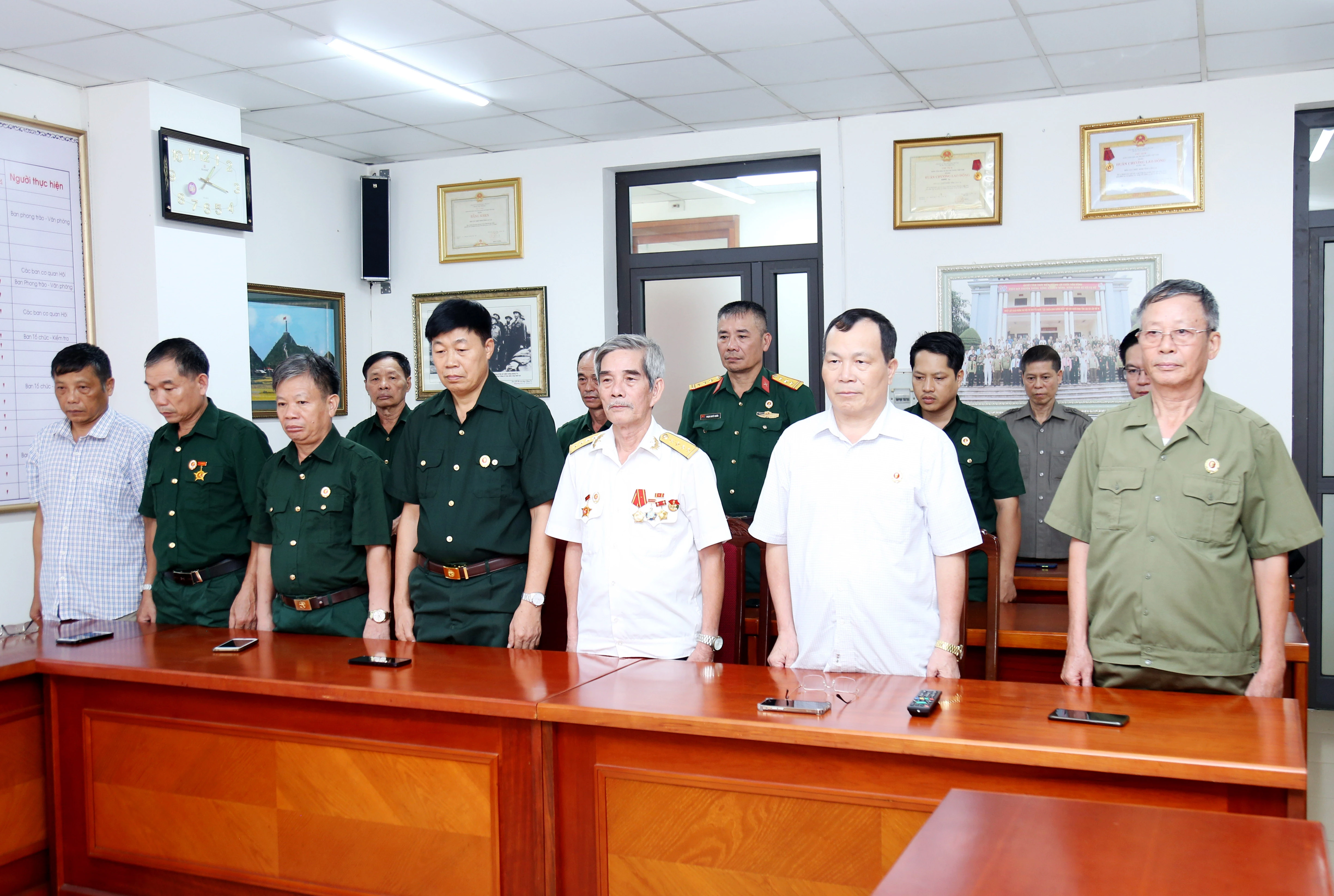 Cán bộ Hội Chiến binh 3 cấp tỉnh Lào Cai dự Lễ truy điệu Tổng Bí thư qua truyền hình.