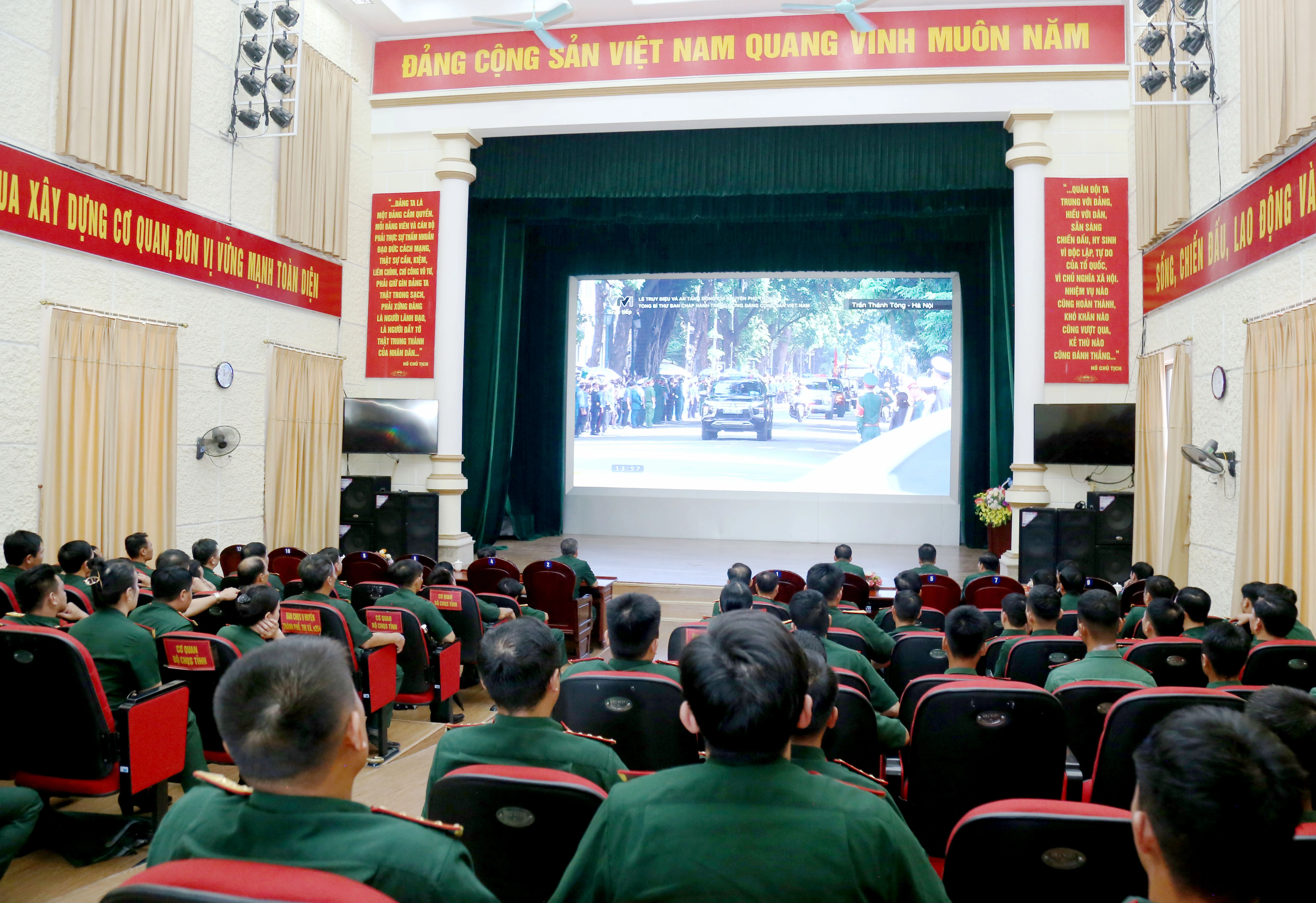 Tại Bộ Chỉ huy Quân sự tỉnh.