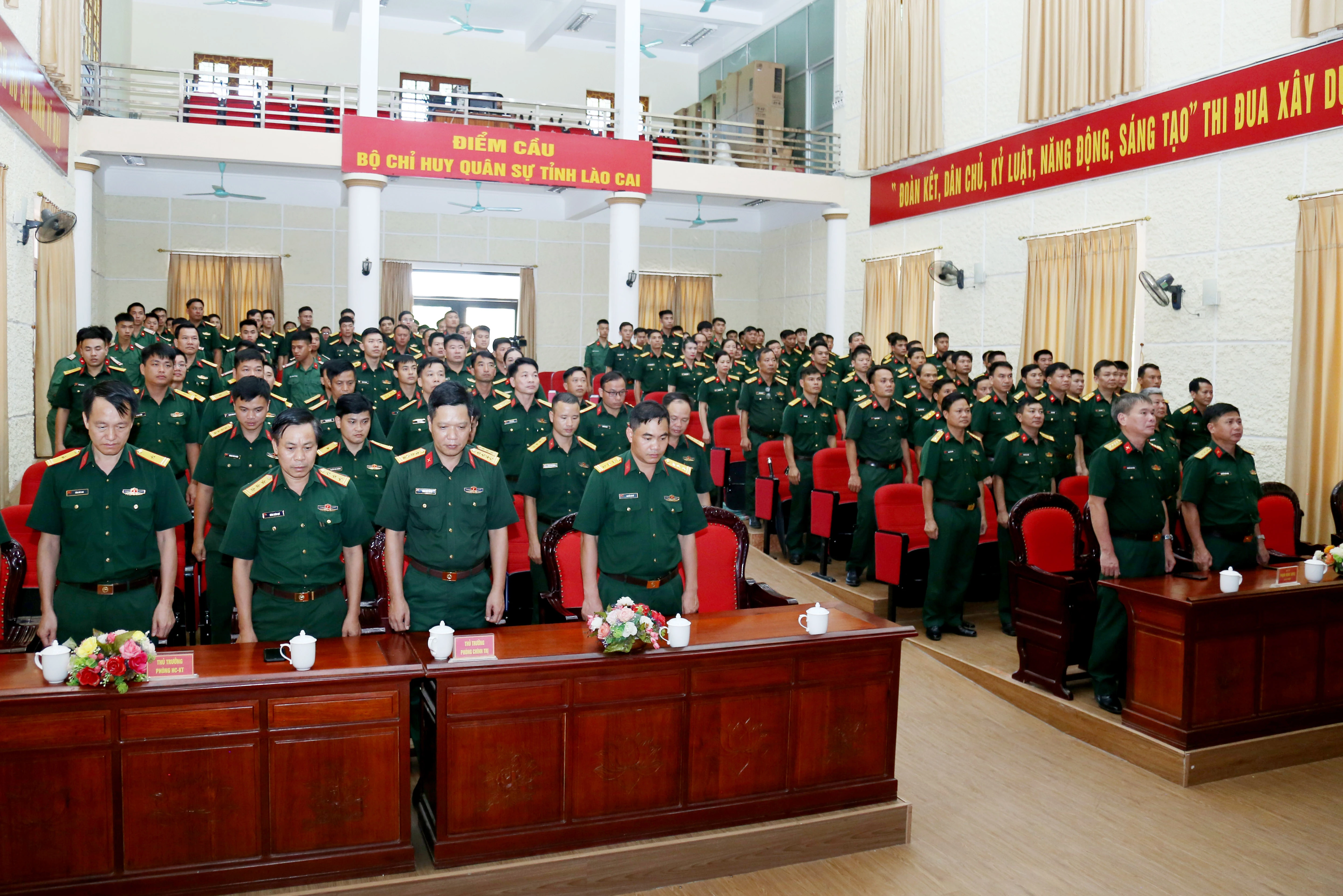 Cán bộ, chiến sĩ Bộ Chỉ huy Quân sự tỉnh dự Lễ tưởng niệm, Lễ truy điệu Tổng Bí thư qua truyền hình.