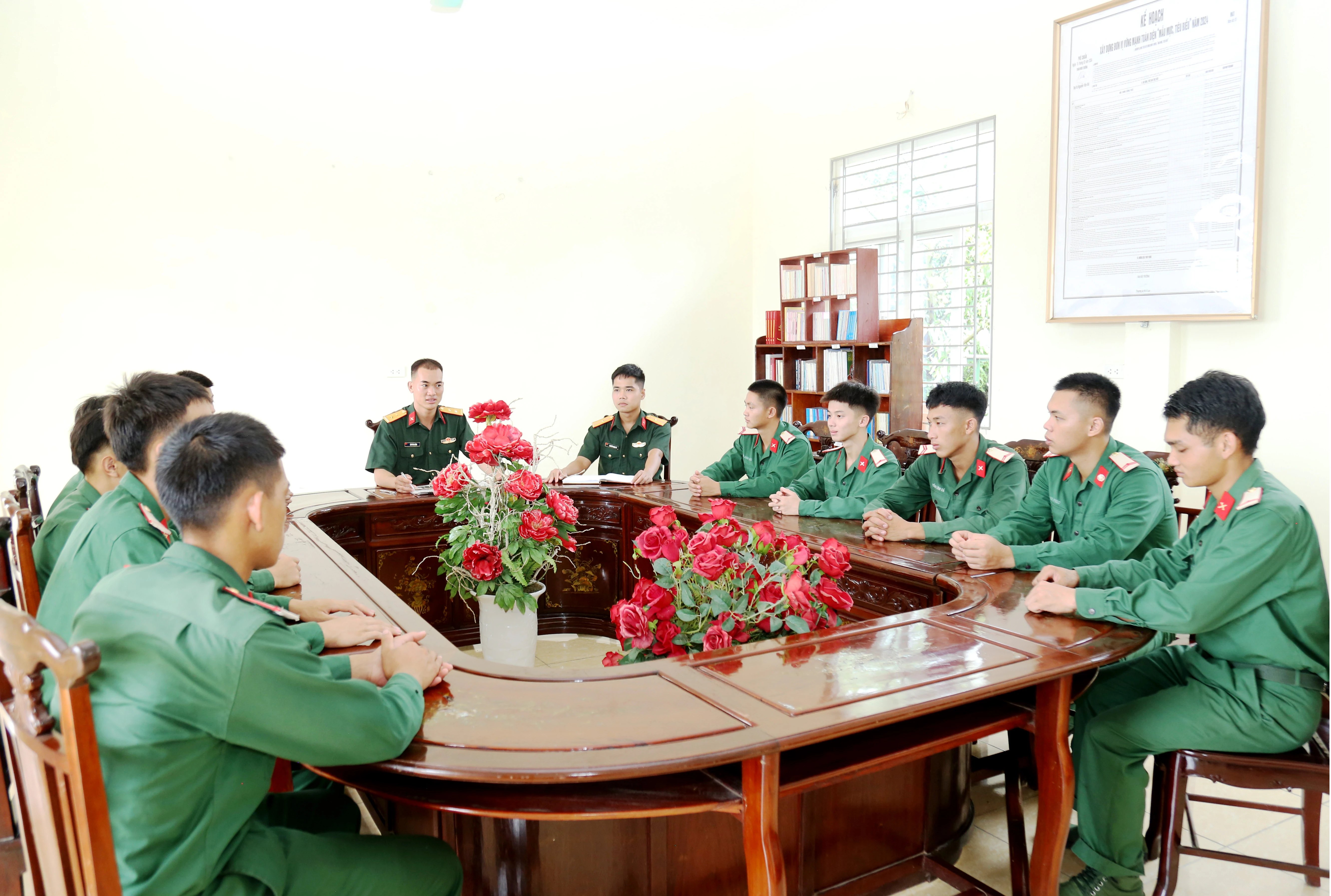 Quán triệt nội dung tham gia theo dõi Lễ viếng Tổng Bí thư tại Đại đội Trinh sát - Cơ giới.