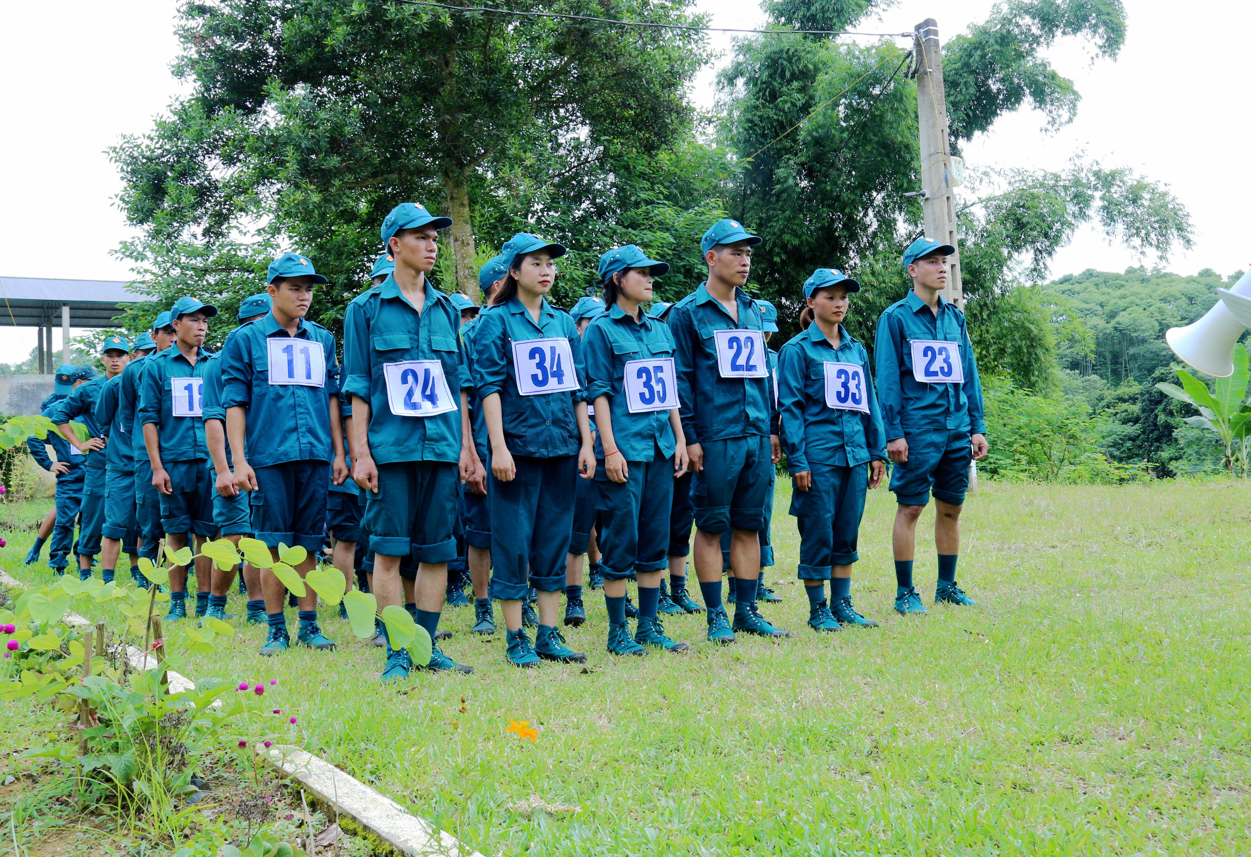 Cán bộ, chiến sĩ DQTV chuẩn bị tham gia nội dung chạy vũ trang. IMG_9685.JPG