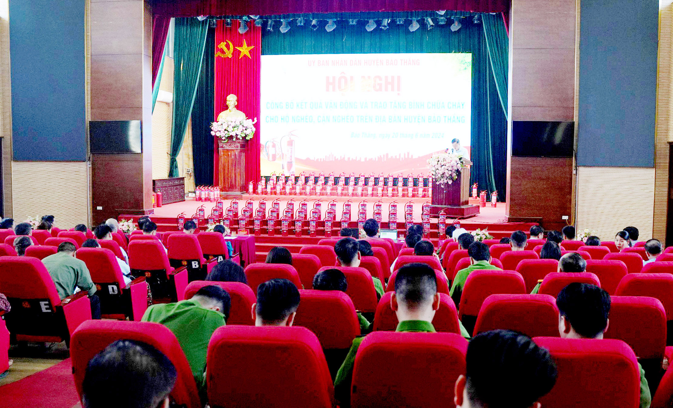 Quang cảnh hội nghị công bố. z5557370311080_82fdbbbf4bc349ecaf573af89d1a362c.jpg