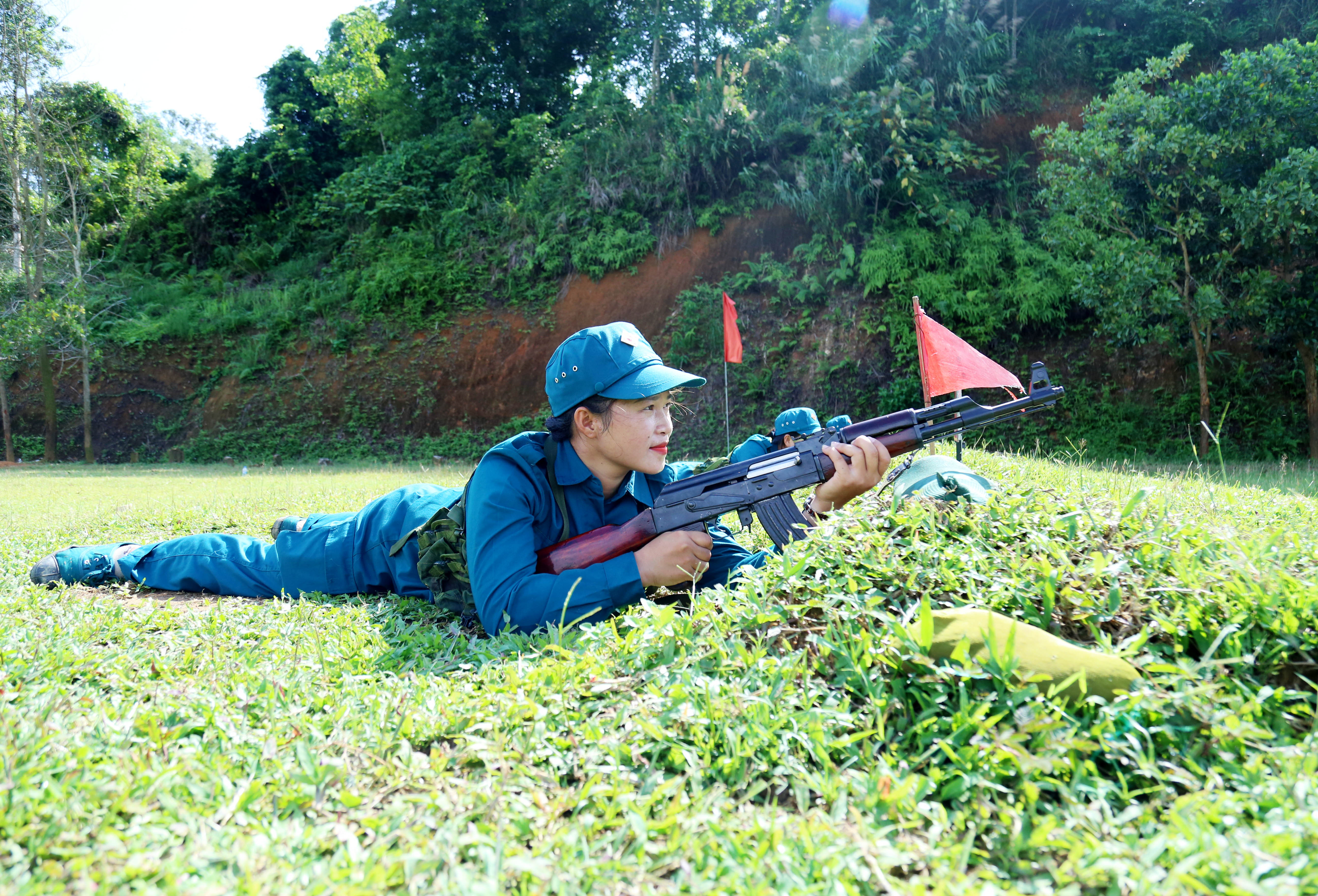 Thuần thục động tác nằm bắn. IMG_9829.JPG