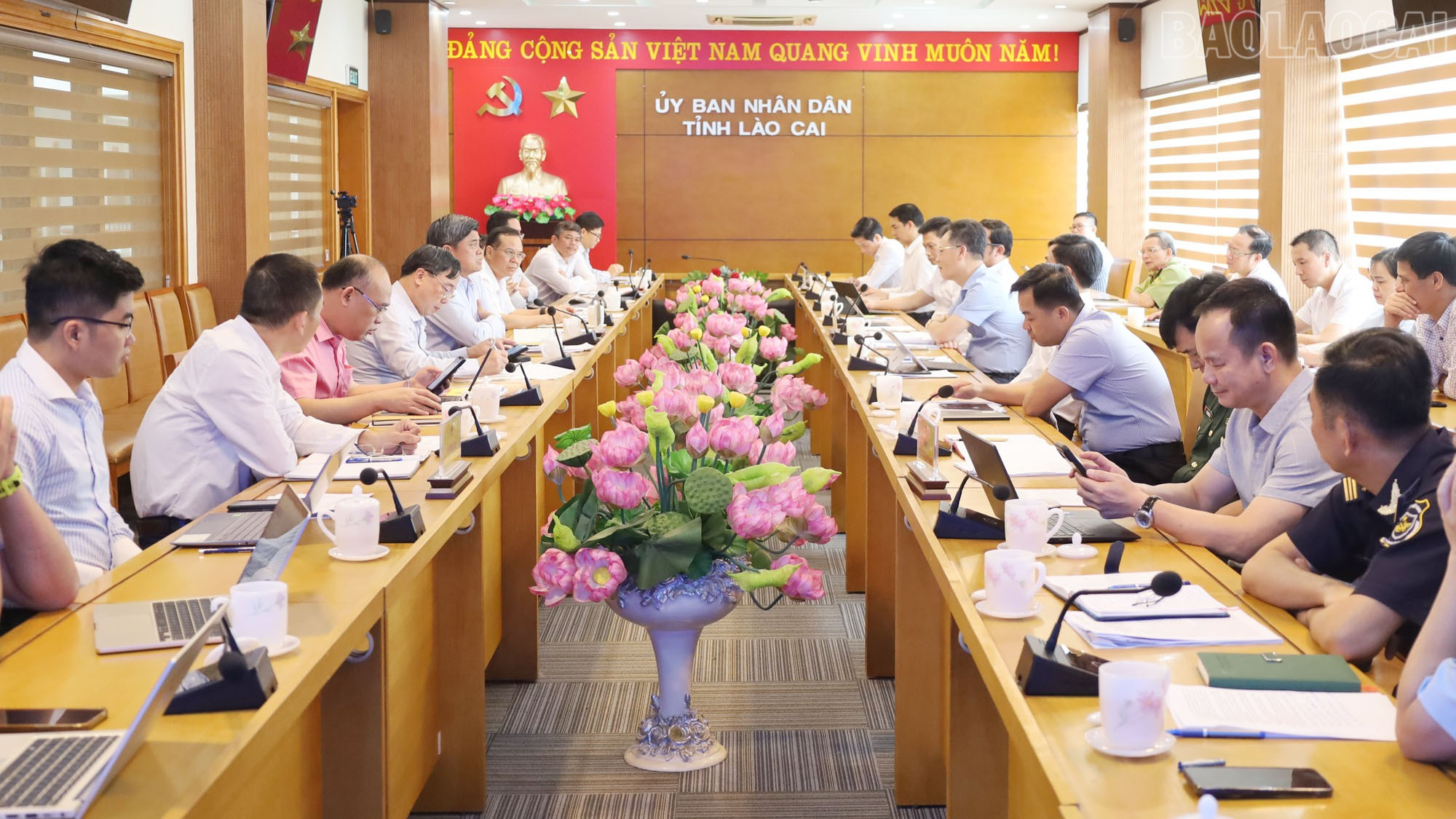 Quang cảnh buổi làm việc. baolaocai-tr_a1.jpg