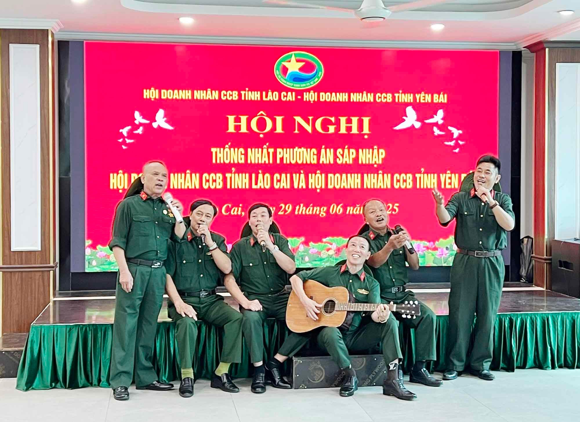 Tiết mục văn nghệ do các doanh nhân cựu chiến binh thể hiện. cb1.jpg