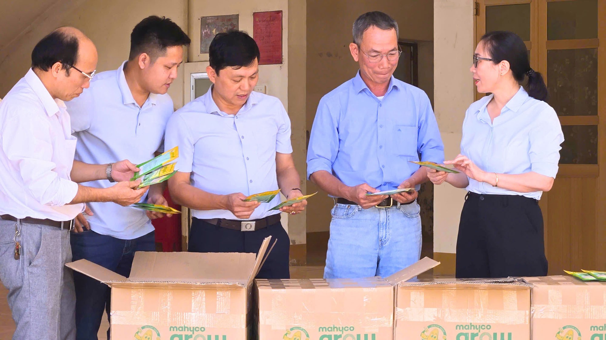 Số hạt giống sẽ được hỗ trợ cho nông dân bị thiệt hại do mưa bão, sớm khôi phục sản xuất. z7142360776080-1a802553e4f151656518bead2427015f.jpg