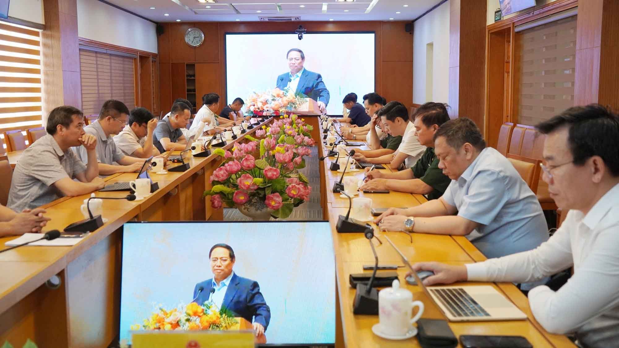 Các đại biểu theo dõi hội nghị tại điểm cầu tỉnh Lào Cai. 1.jpg