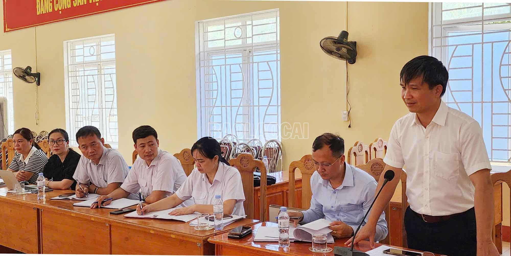 Đại diện Sở Nông nghiệp và Môi trường tỉnh Lào Cai thông tin về tình hình dịch và công tác phòng chống dịch tả lợn châu Phi trên địa bàn. baolaocai-c_1.jpg