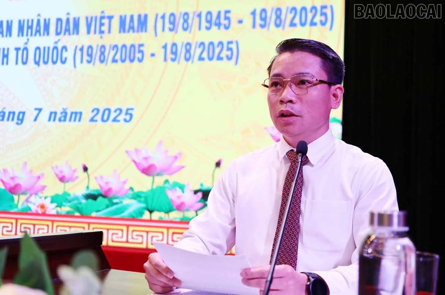 Đồng chí Nguyễn Xuân Nhẫn, Chủ tịch UBND phường Cam Đường phát biểu tại ngày hội.