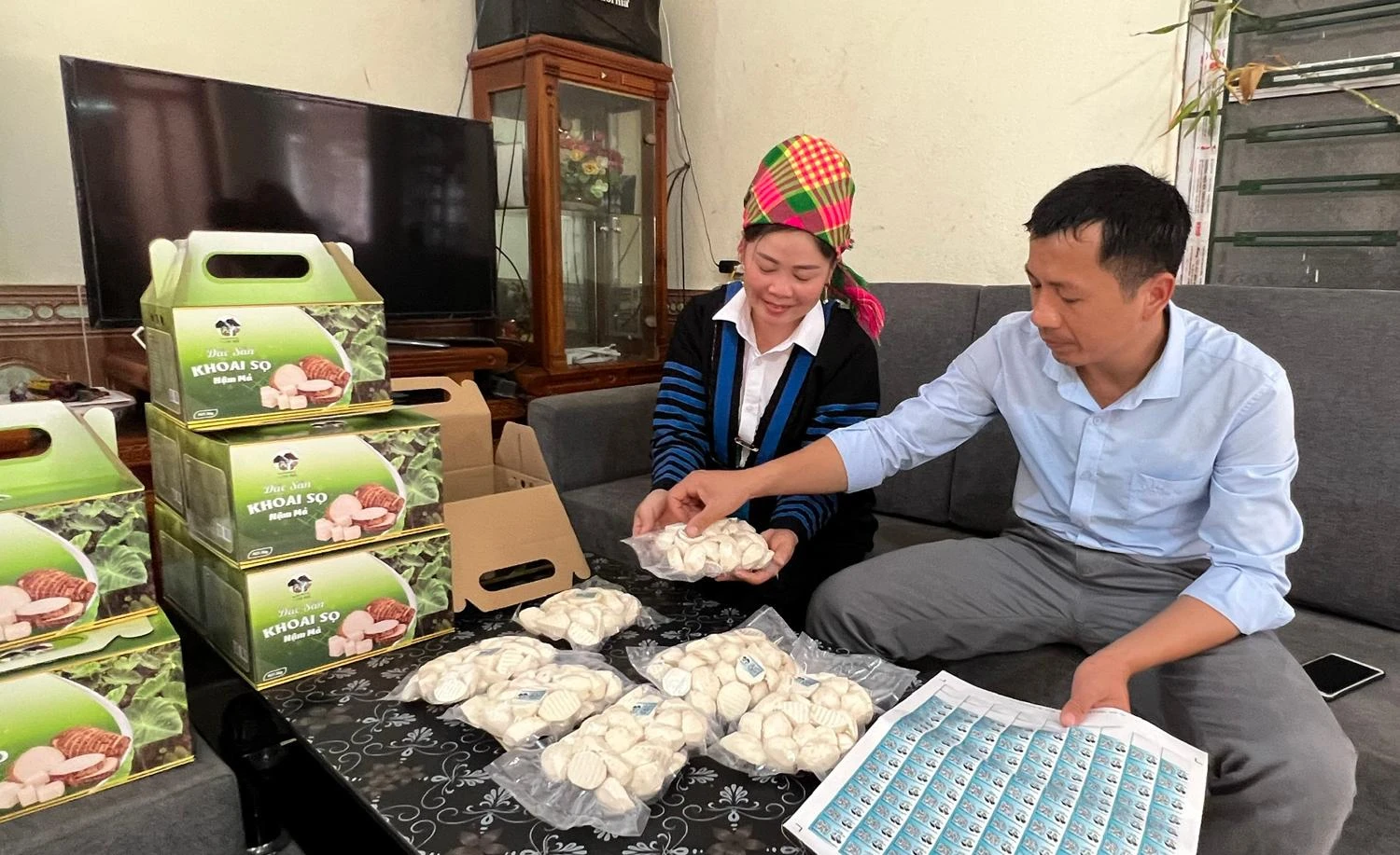 khoai sọ được đóng túi, dán nhãn..jpg