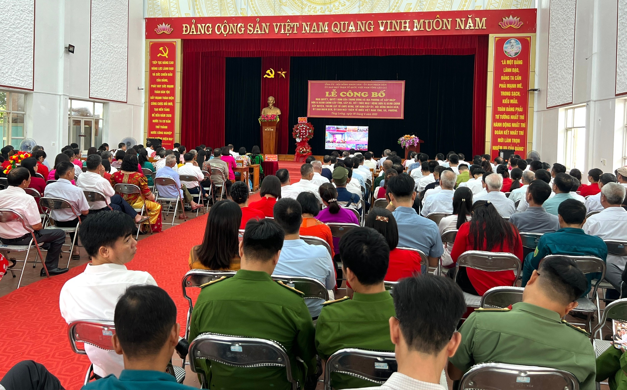 Quang cảnh buổi lễ. 5.jpg
