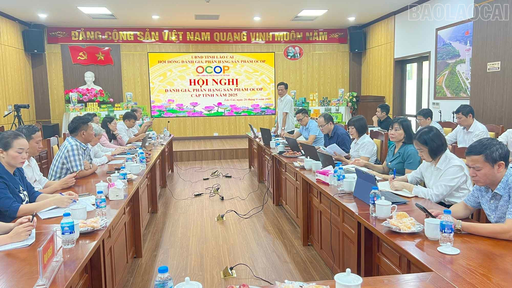 Quang cảnh hội nghị. baolaocai-tr_1.jpg