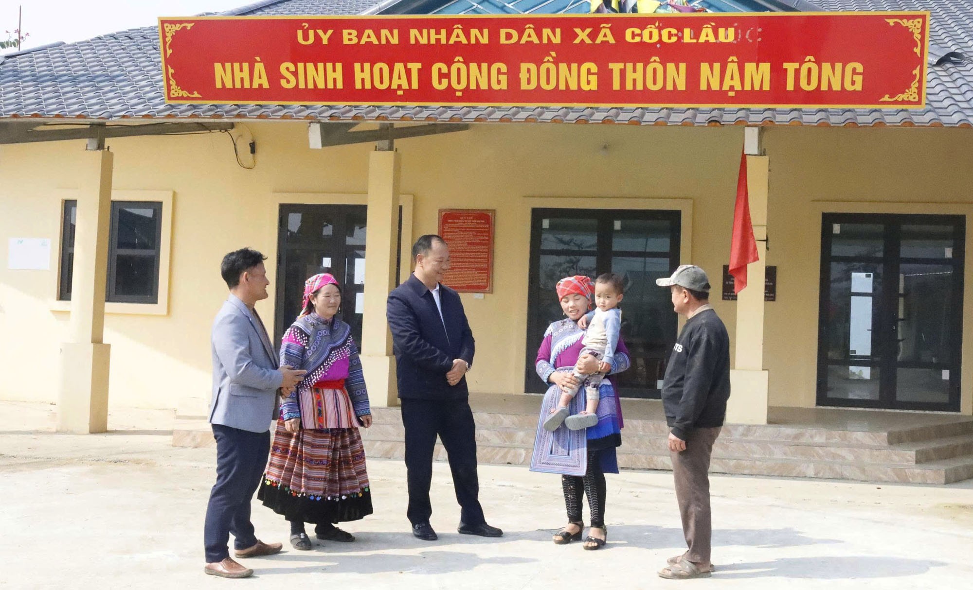 Lãnh đạo xã Cốc Lầu tuyên truyền về ý nghĩa Đại hội đại biểu toàn quốc lần thứ XIV của Đảng tới Nhân dân.