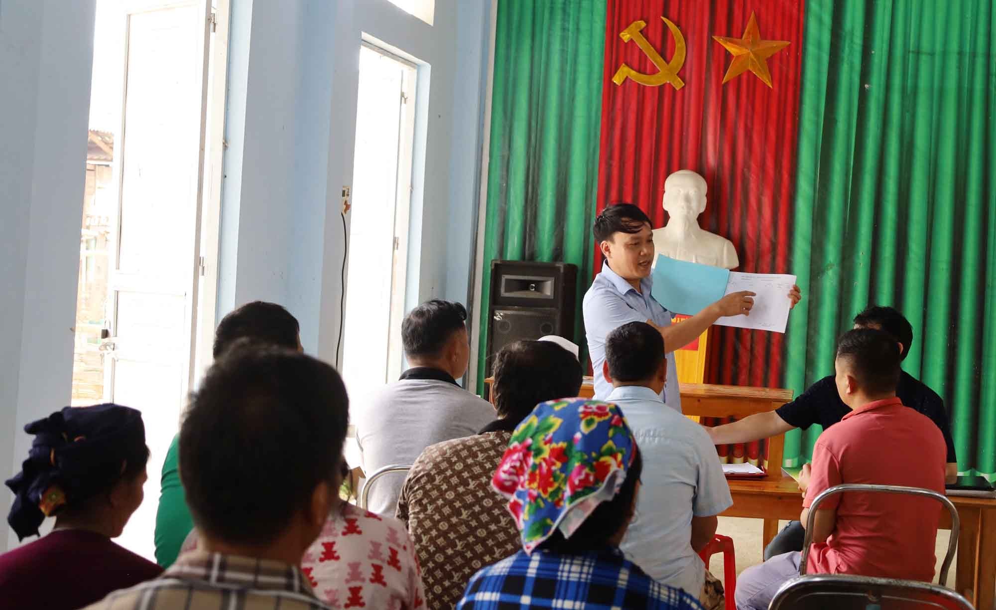 The Provincial Forest and Environment Protection Fund guides villages on payment procedures, prepares forms and notebooks, and organizes training for representative groups to properly implement regulations. 2-2015.jpg