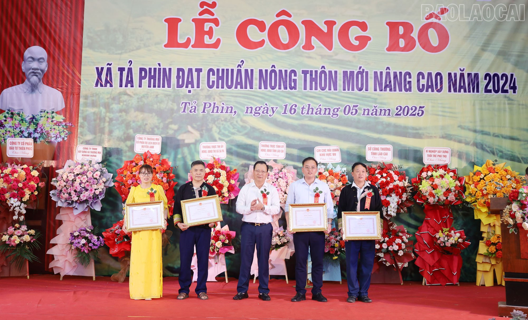 Tặng Bằng khen của Chủ tịch UBND tỉnh cho các cá nhân. baolaocai-tr_a5.jpg